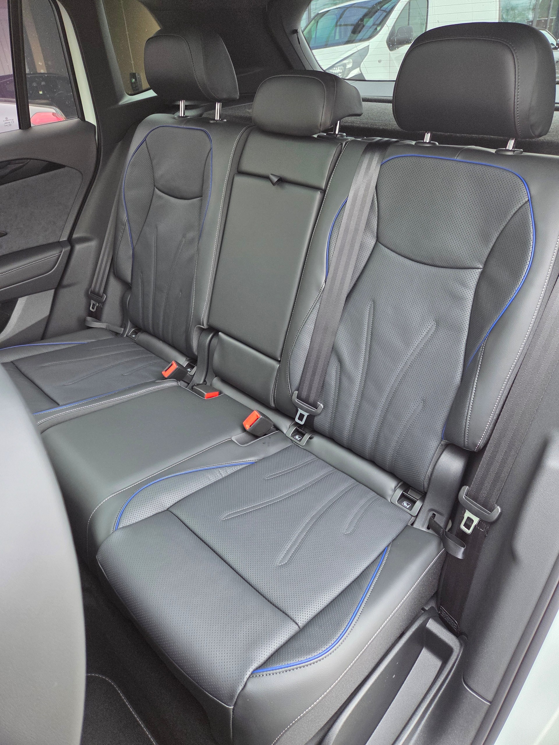 VW Tiguan 2.0 TDI SCR R-Line 4Motion DSG-image-9