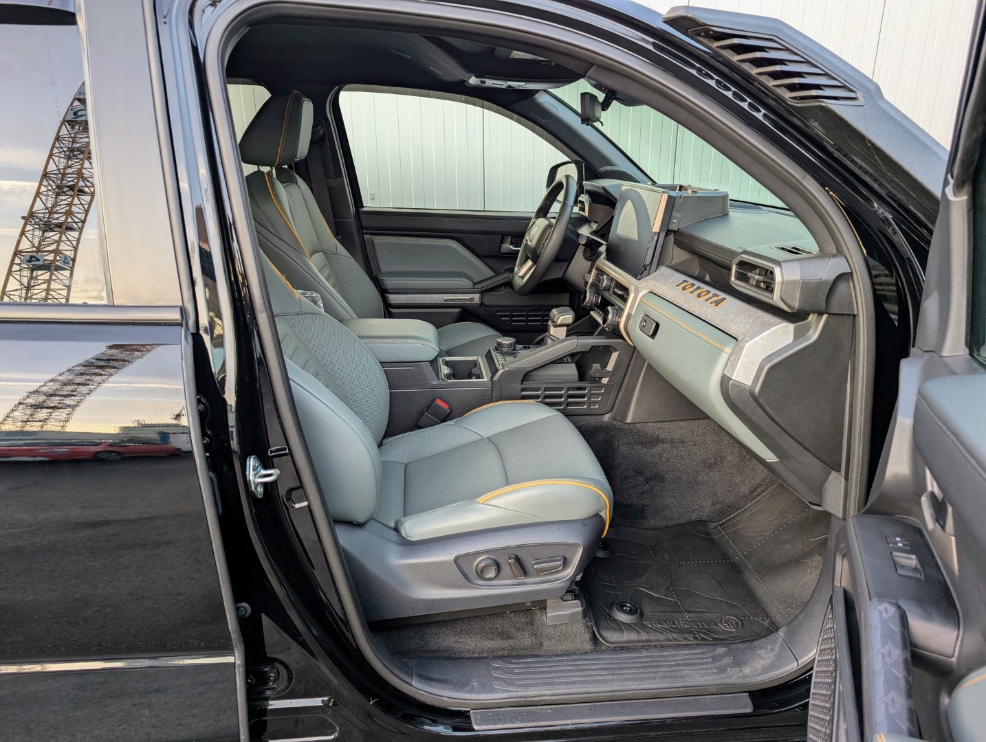 TOYOTA TACOMA TRAILHUNTER HYBRID-image-17