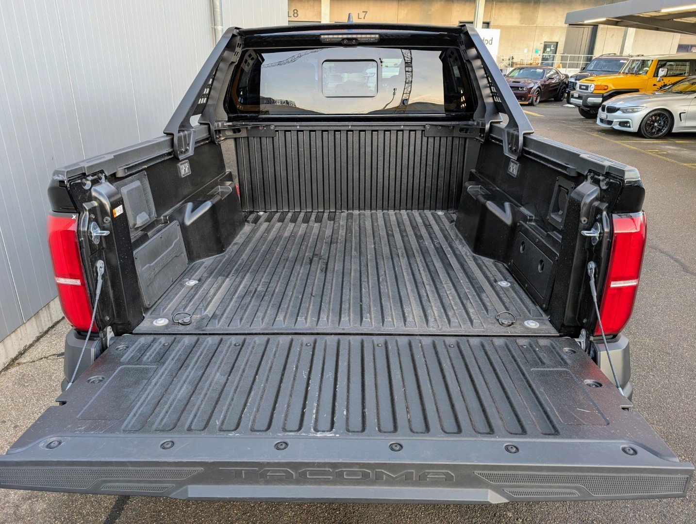 TOYOTA TACOMA TRAILHUNTER HYBRID-image-12