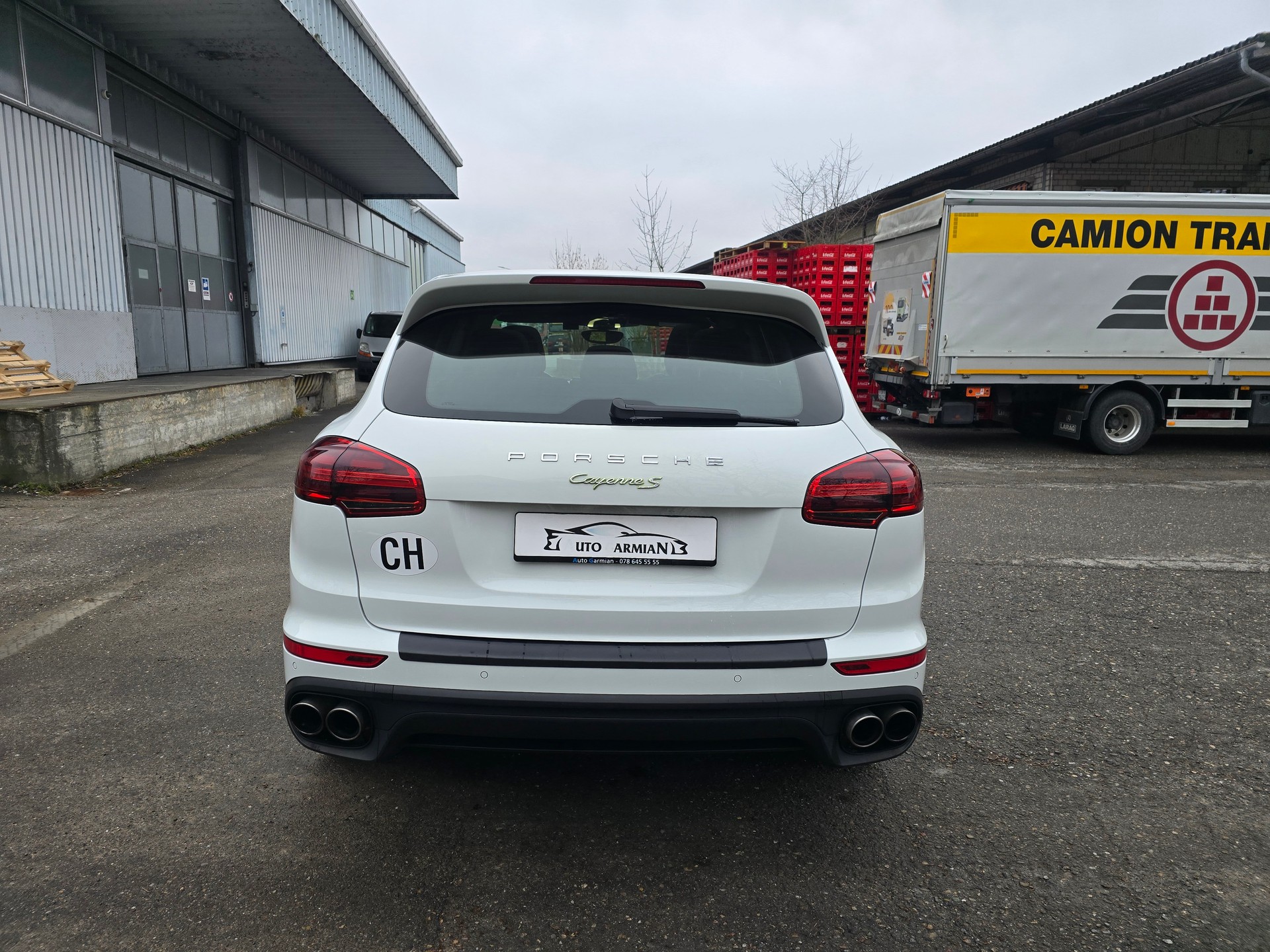 PORSCHE Cayenne S E-Hybrid Platinum-Edition-image-3