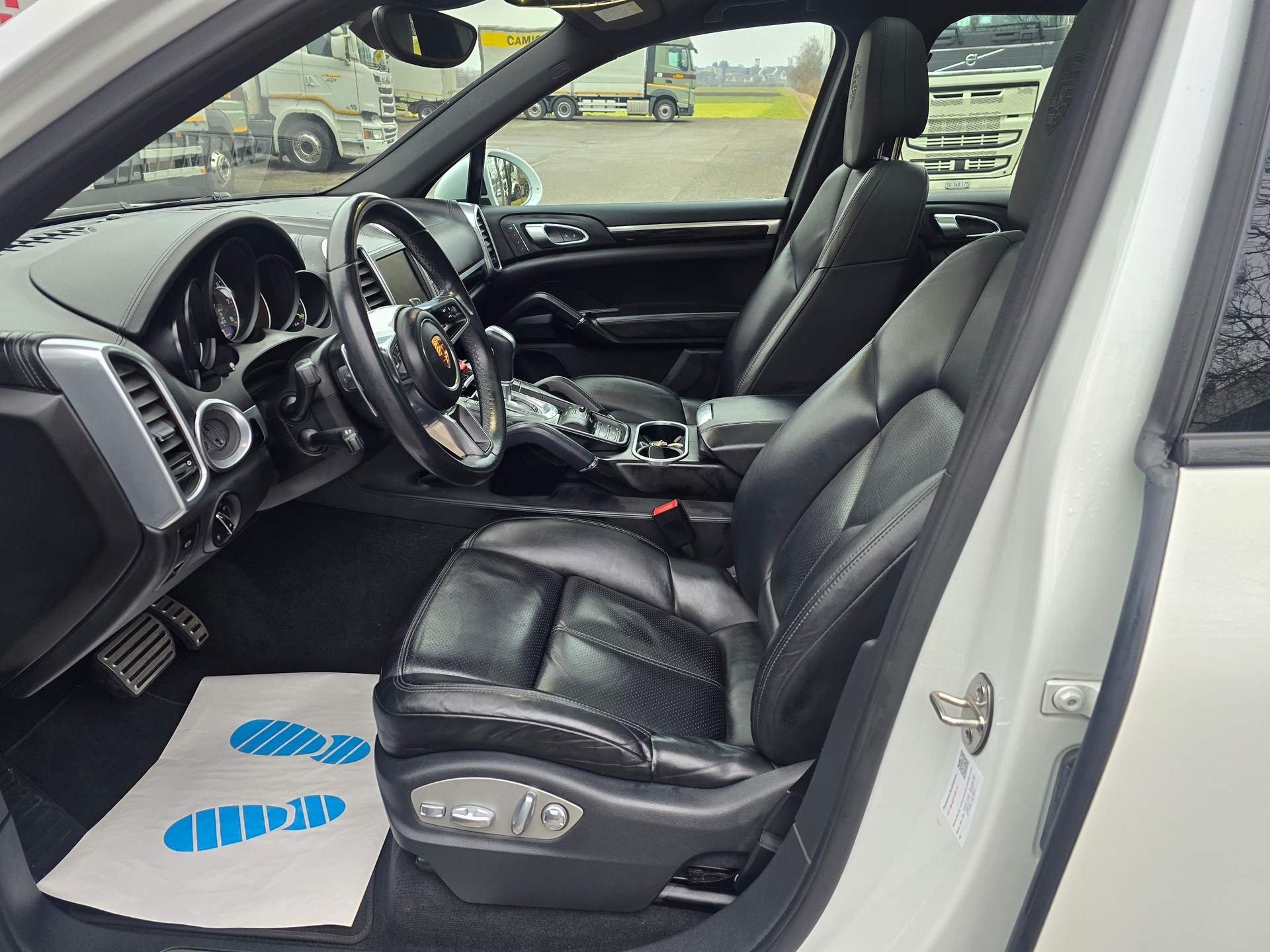 PORSCHE Cayenne S E-Hybrid Platinum-Edition-image-12