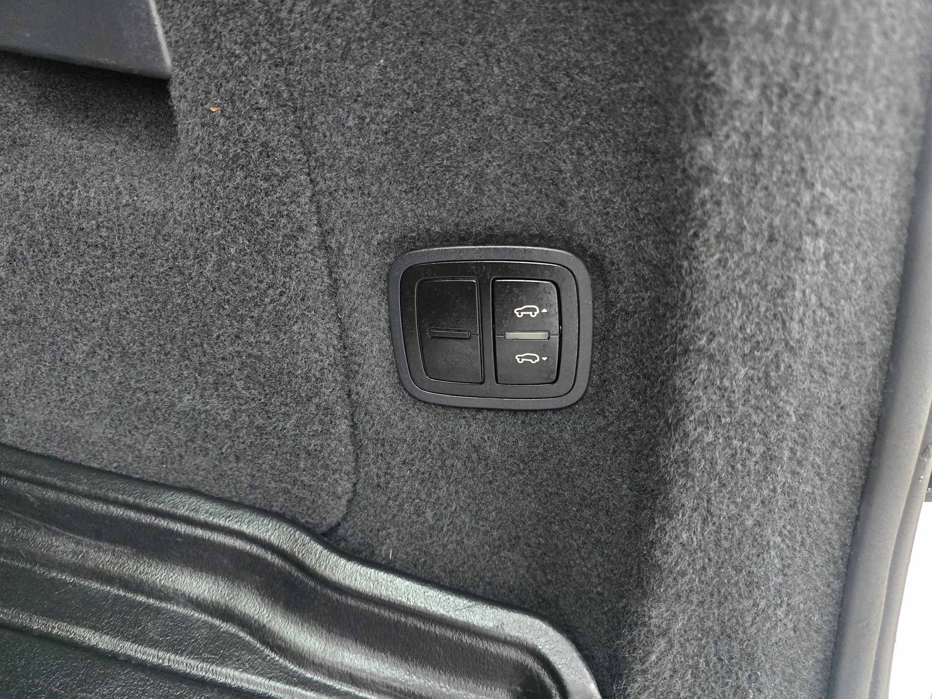 PORSCHE Cayenne S E-Hybrid Platinum-Edition-image-8