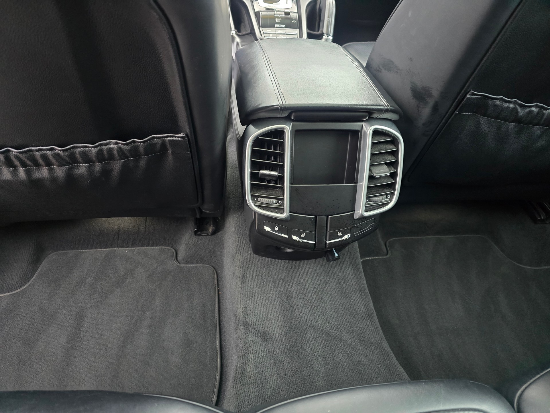 PORSCHE Cayenne S E-Hybrid Platinum-Edition-image-17