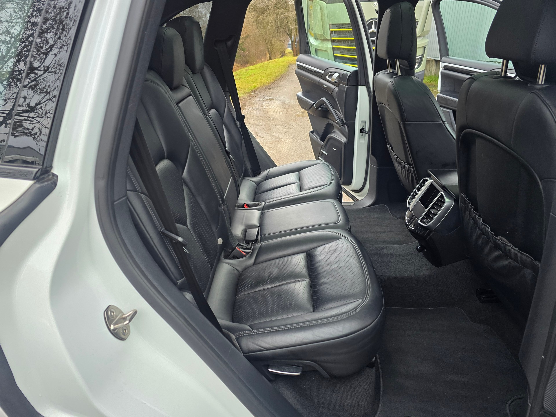 PORSCHE Cayenne S E-Hybrid Platinum-Edition-image-19