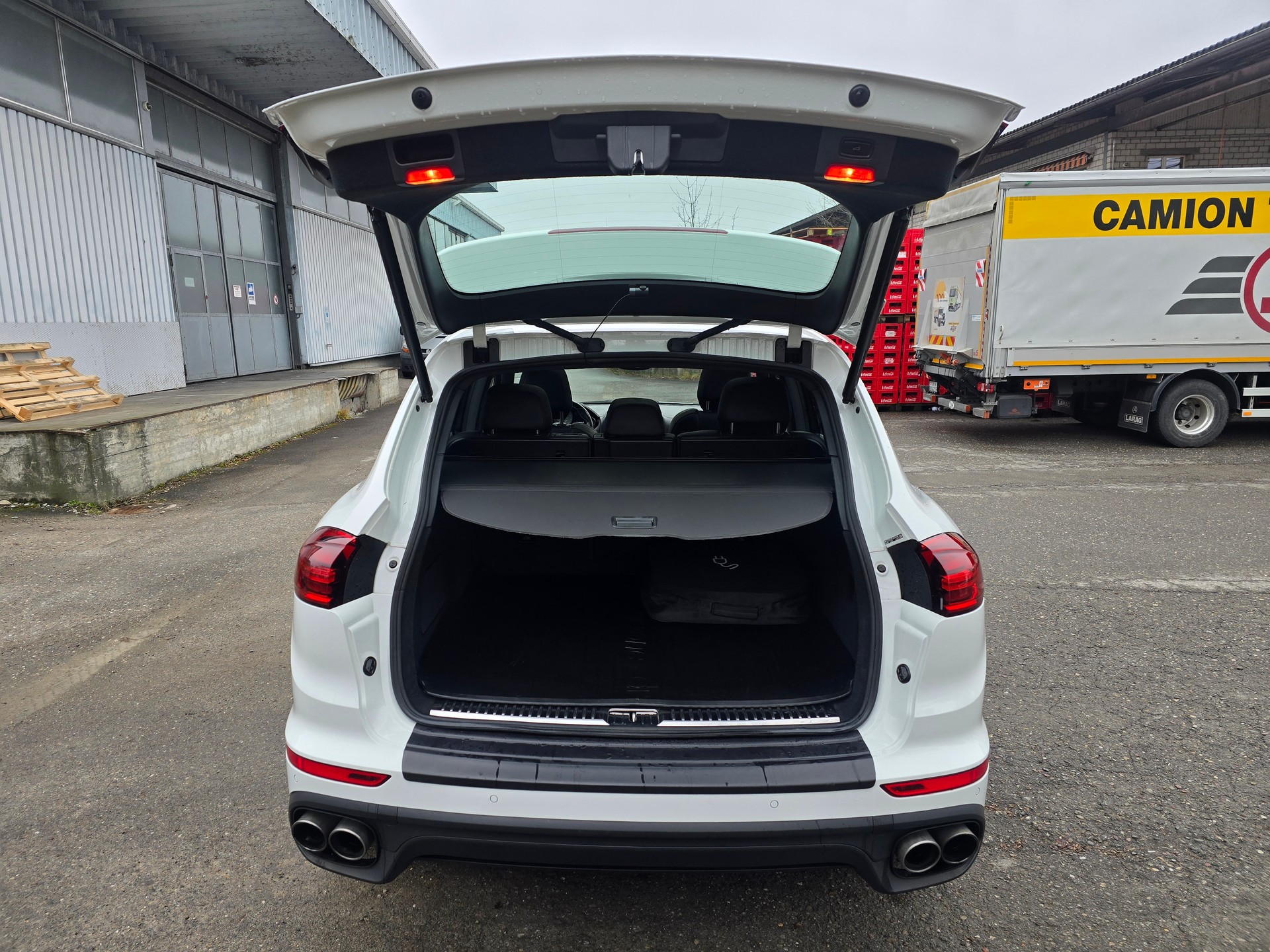 PORSCHE Cayenne S E-Hybrid Platinum-Edition-image-6