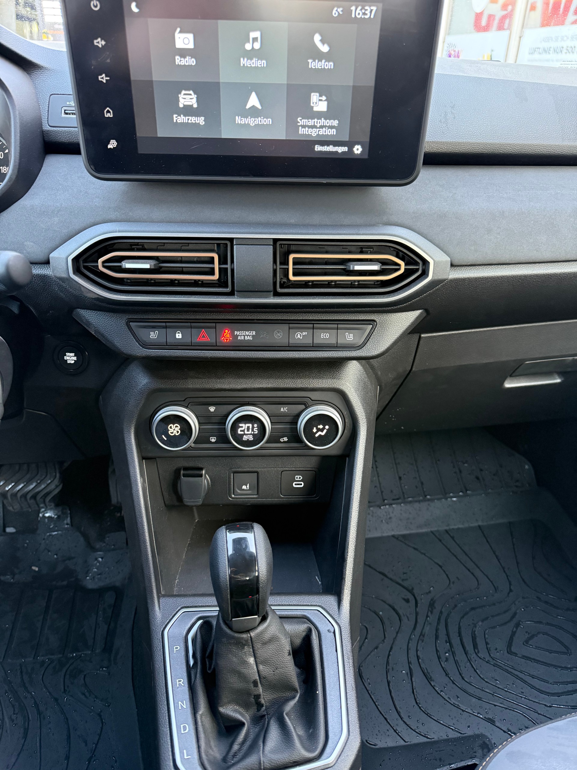 DACIA Sandero Stepway TCe 90 Extreme CVT-image-11