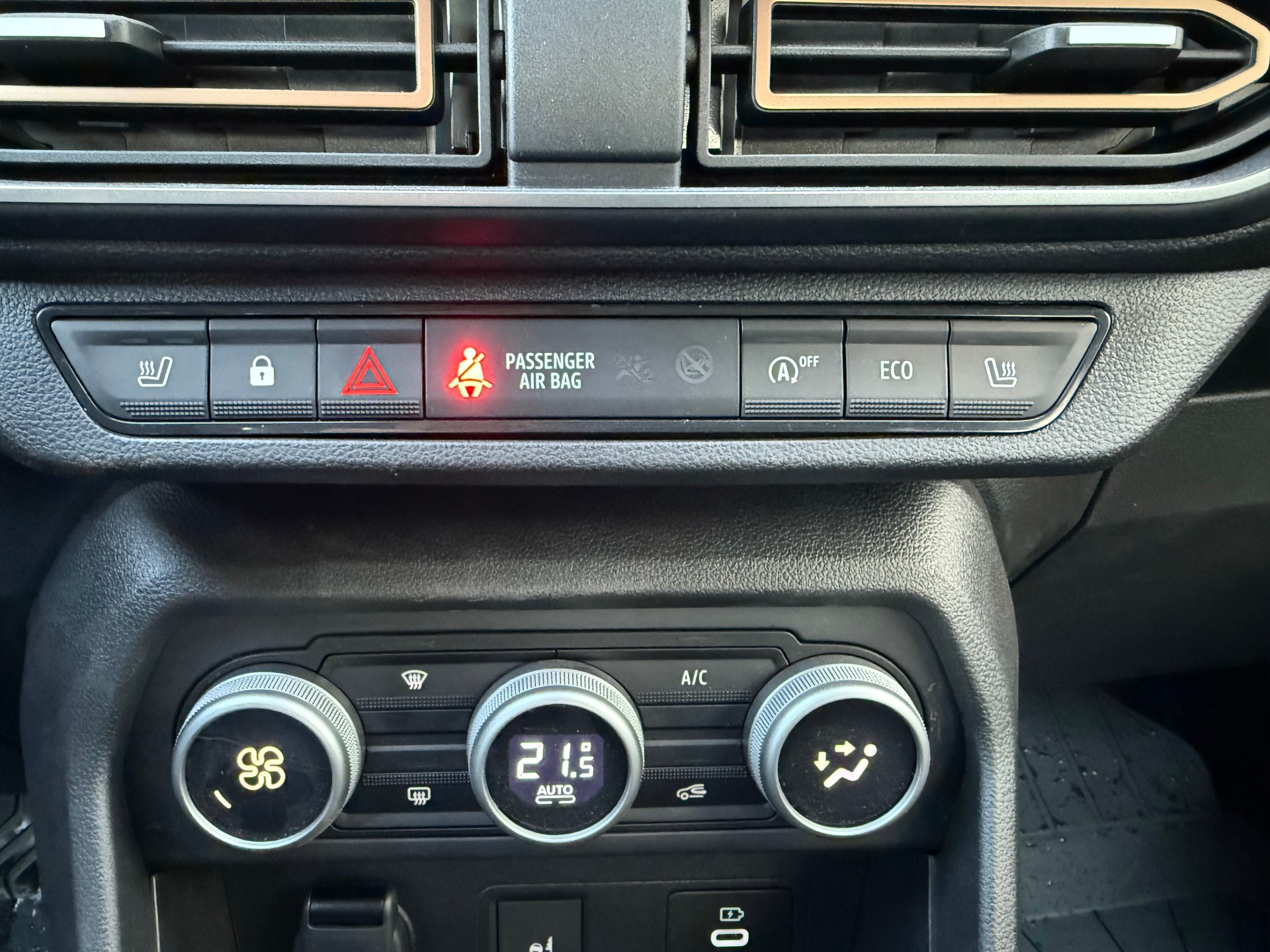 DACIA Sandero Stepway TCe 90 Extreme CVT-image-9