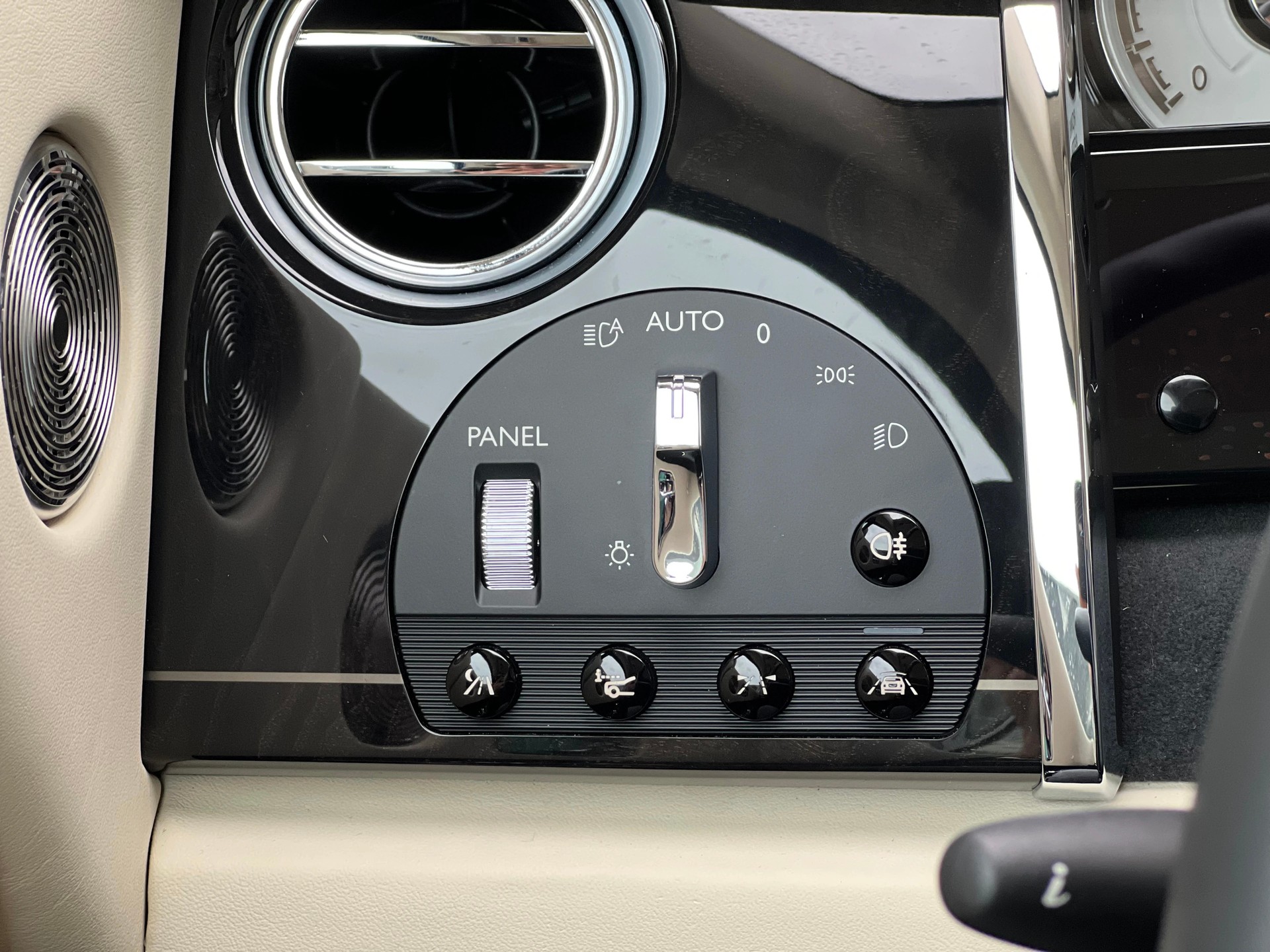 ROLLS-ROYCE Wraith 6.6 V12-image-11