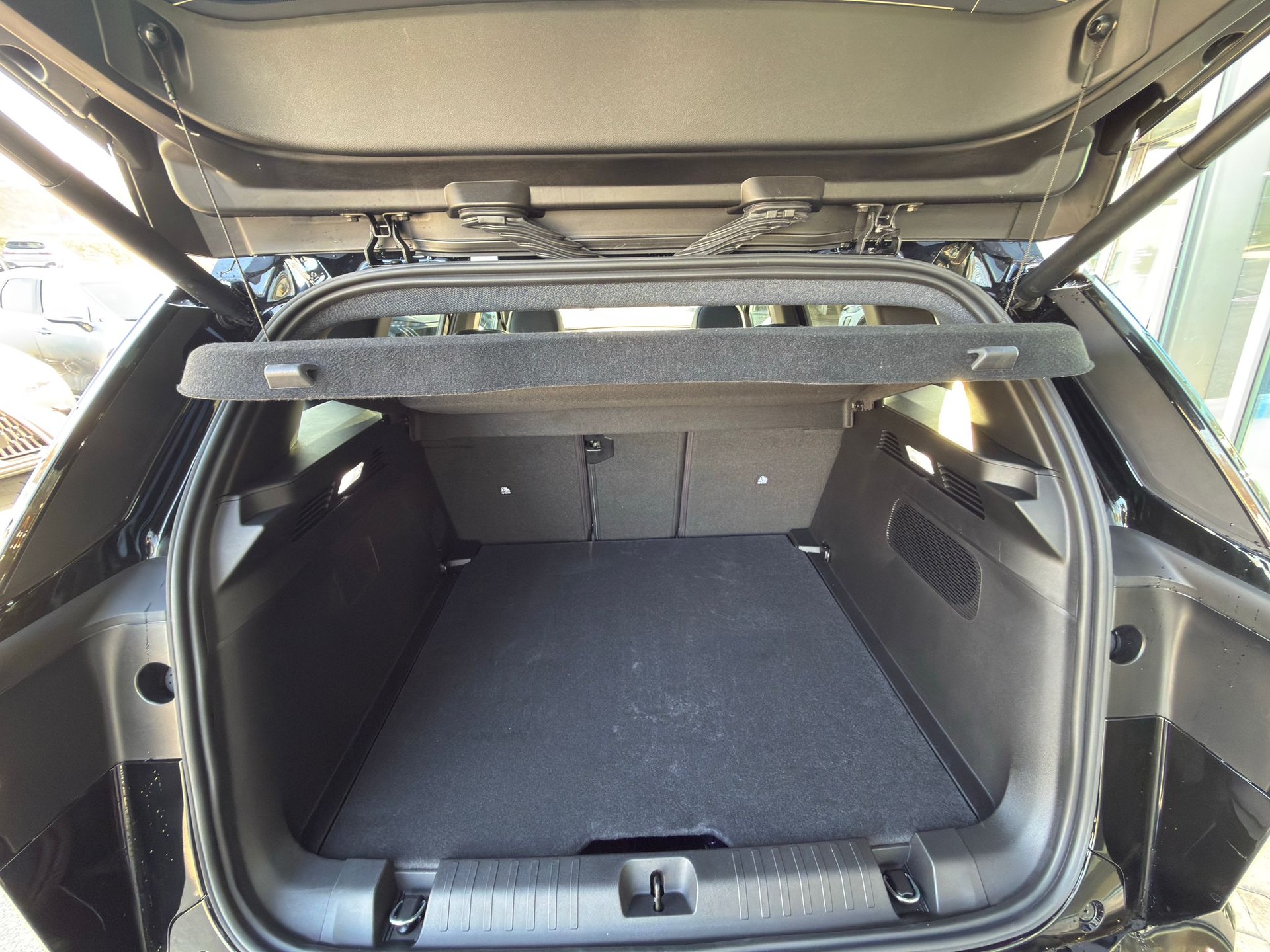 JEEP Compass 1.2 T e-Hybrid First Edition-image-13
