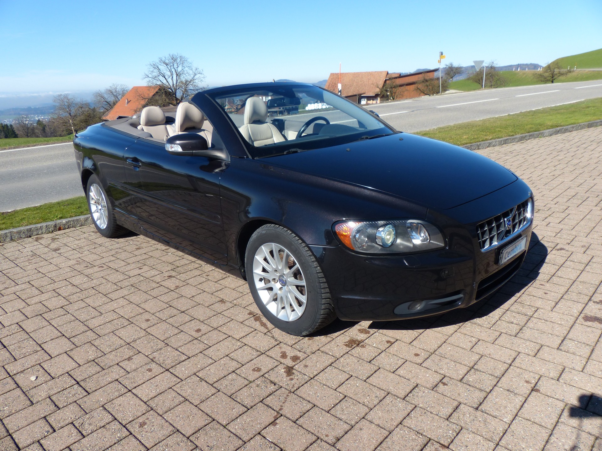 VOLVO C70 2.4i Momentum-image-0