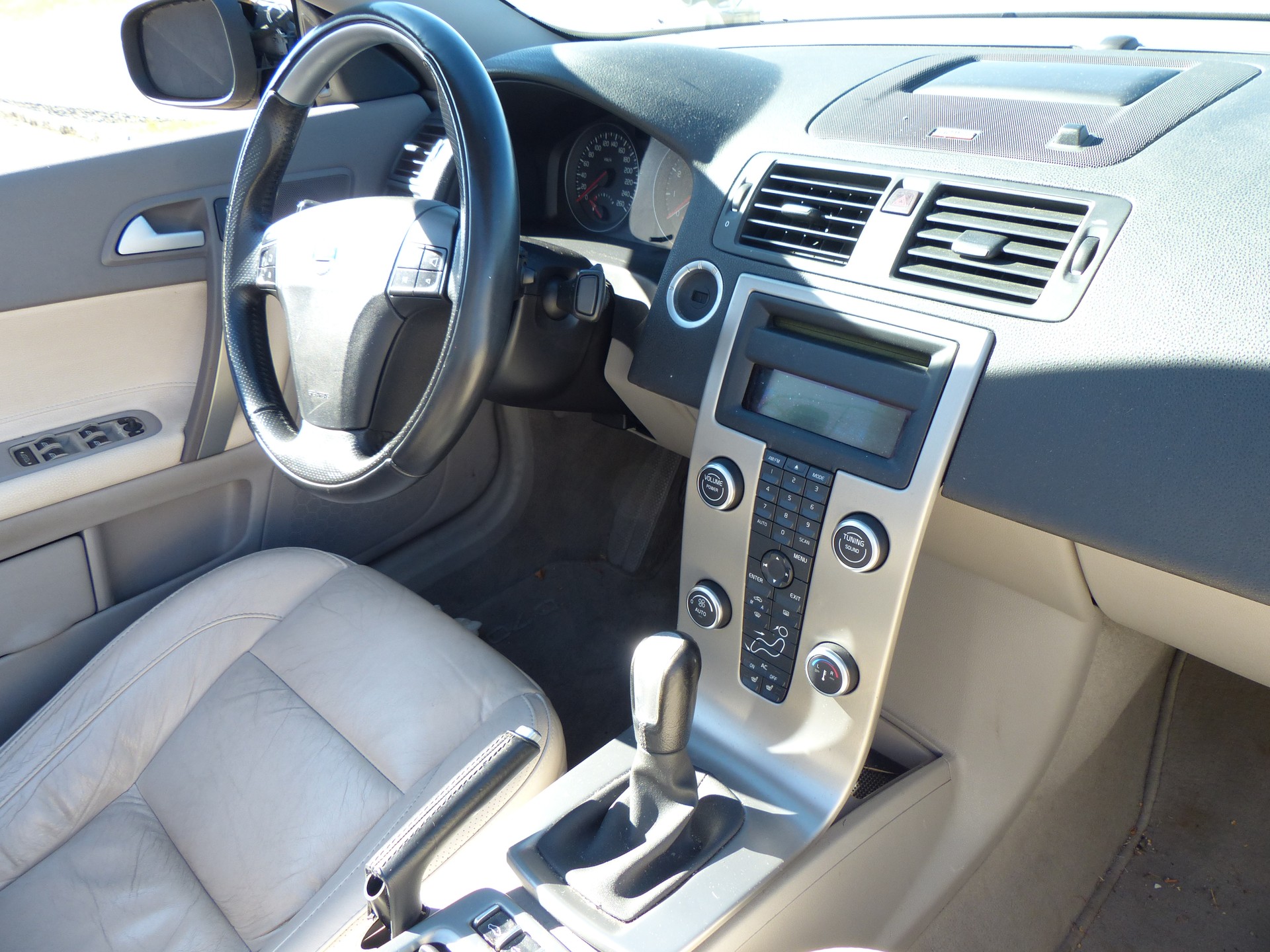 VOLVO C70 2.4i Momentum-image-17