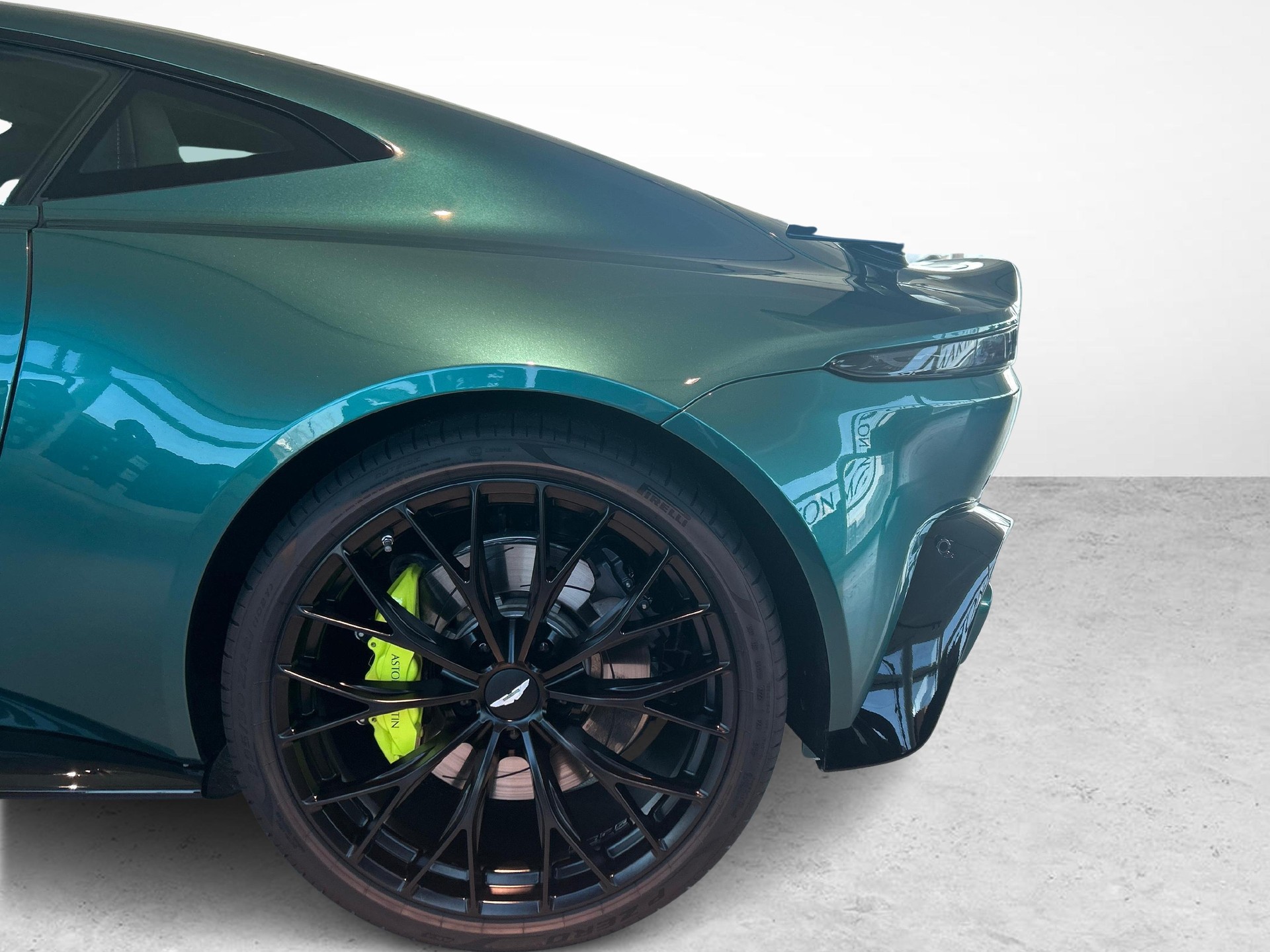 ASTON MARTIN V8 Vantage Coupé 4.0 V8 Bi-Turbo F1-image-14
