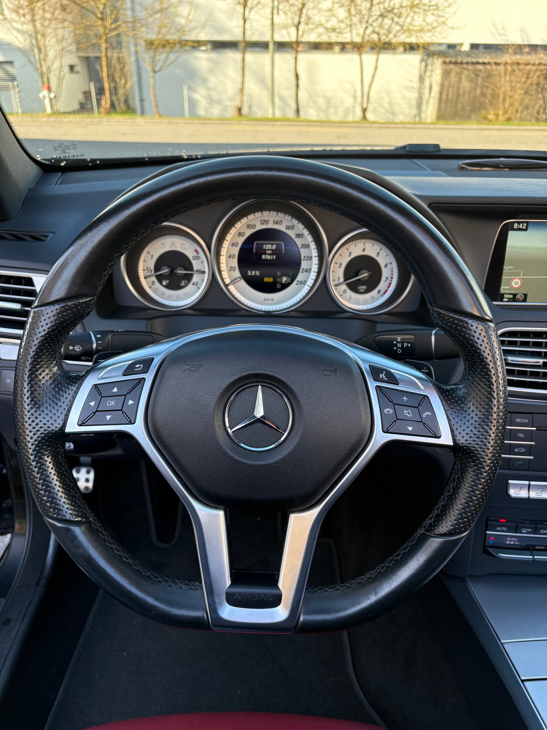 MERCEDES-BENZ E 250 7G-Tronic AMG-Line-image-8