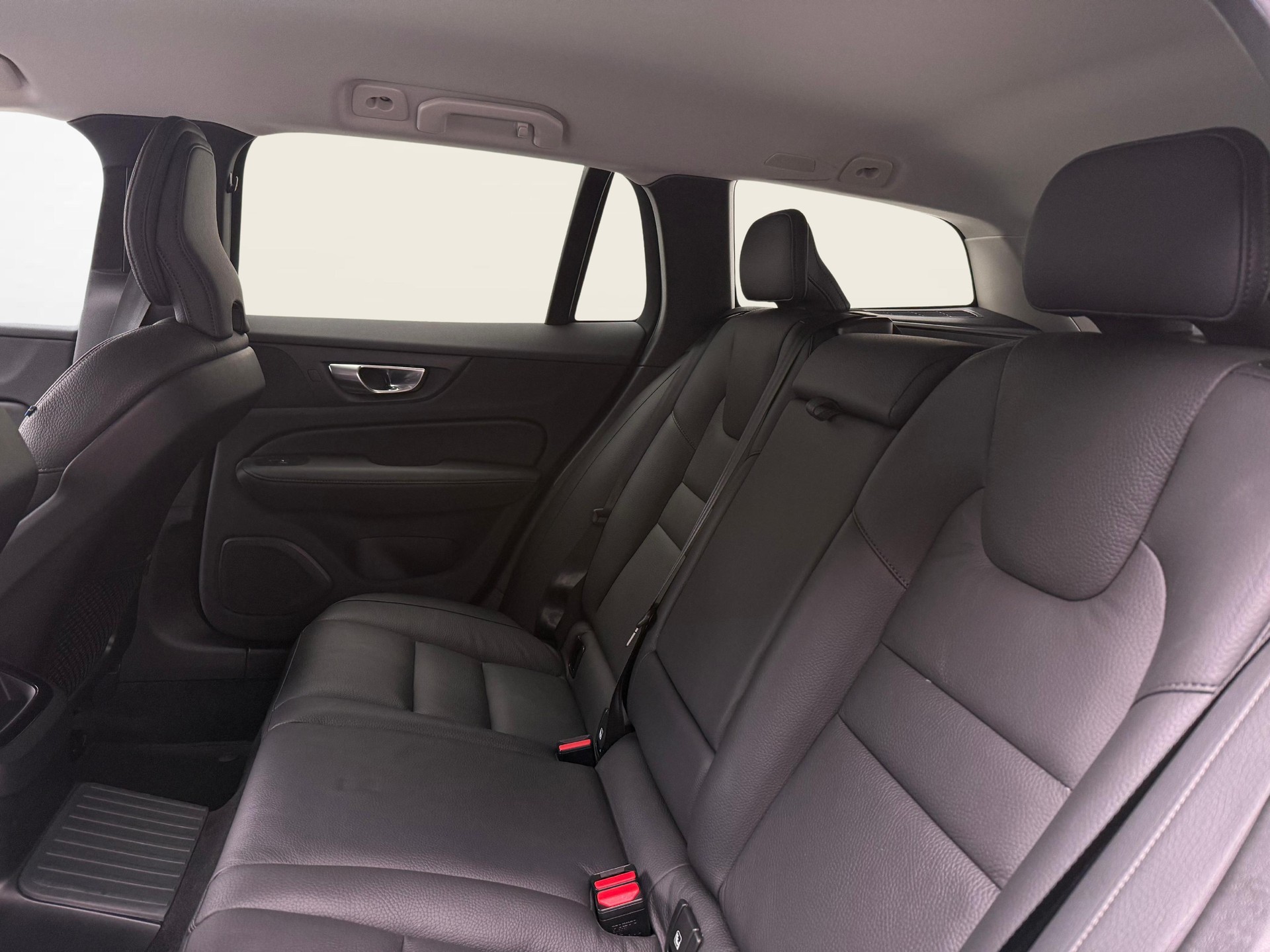 VOLVO V60 2.0 T6 TE Plus Dark eAWD-image-10