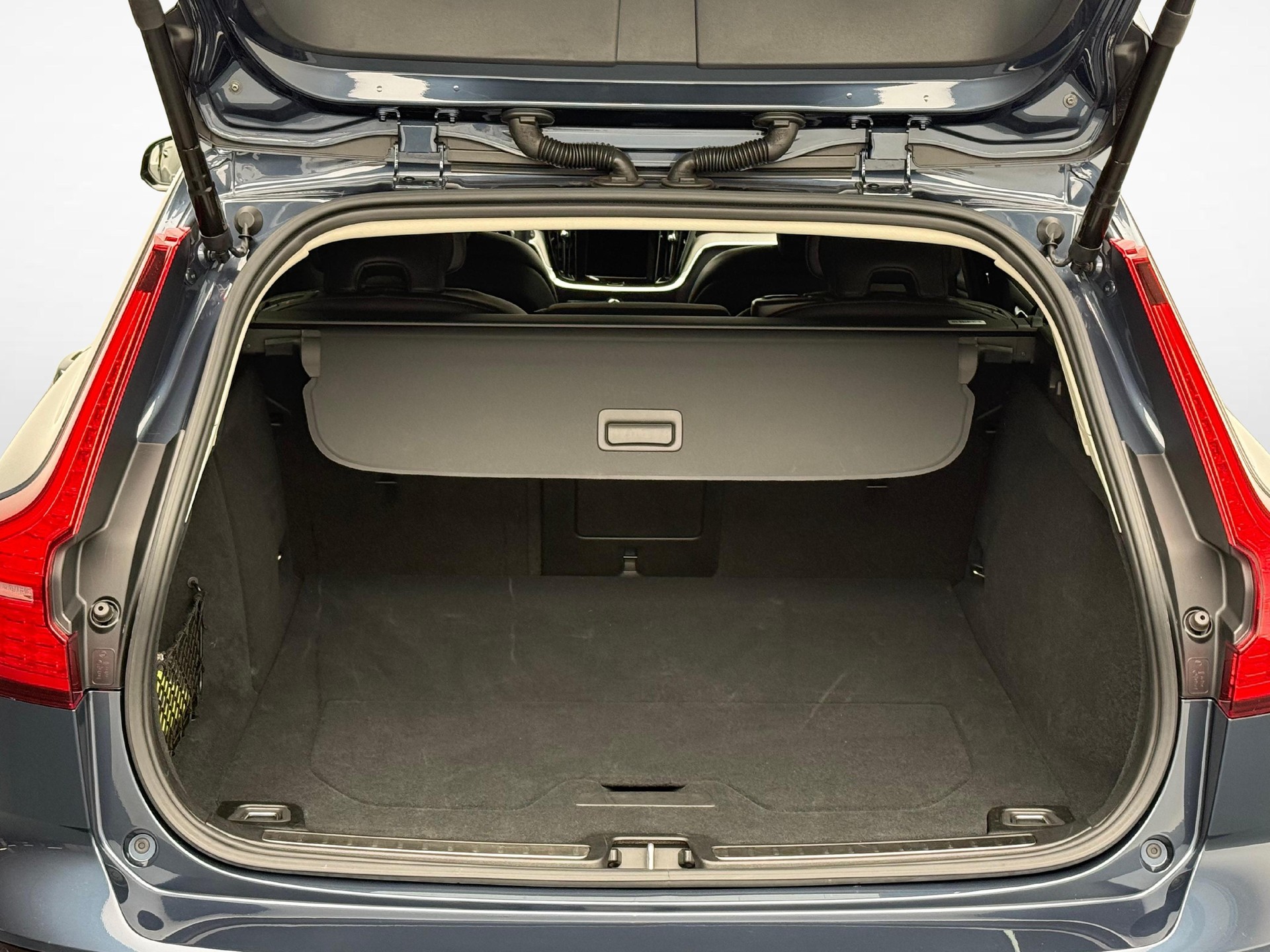 VOLVO V60 2.0 T6 TE Plus Dark eAWD-image-11