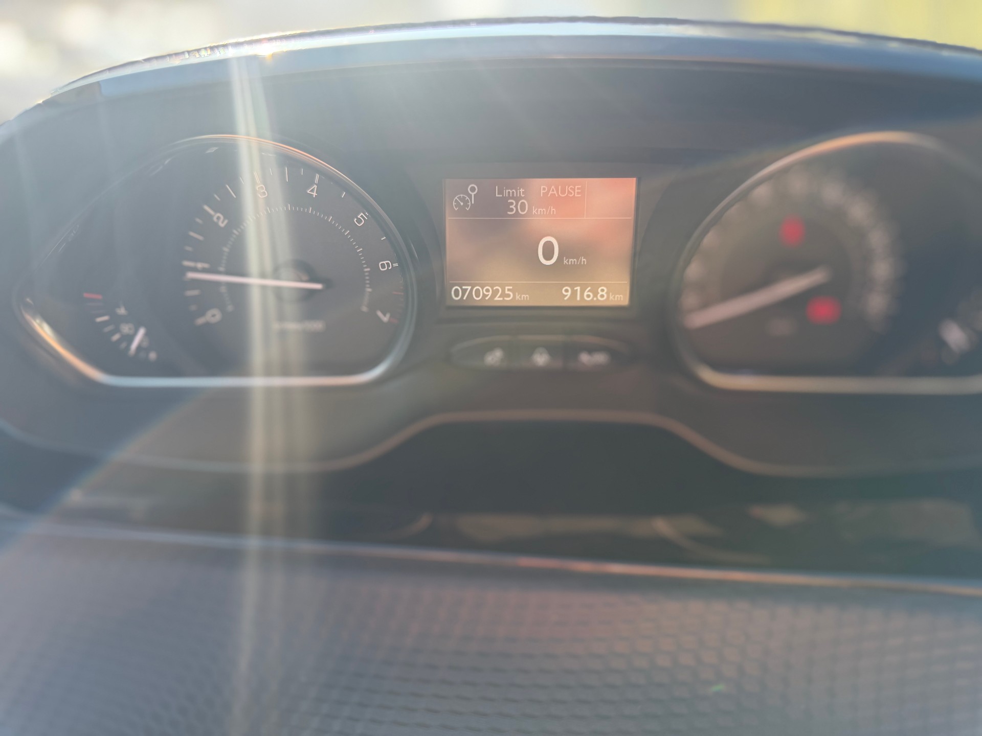 PEUGEOT 2008 1.2 PureTech Féline-image-9