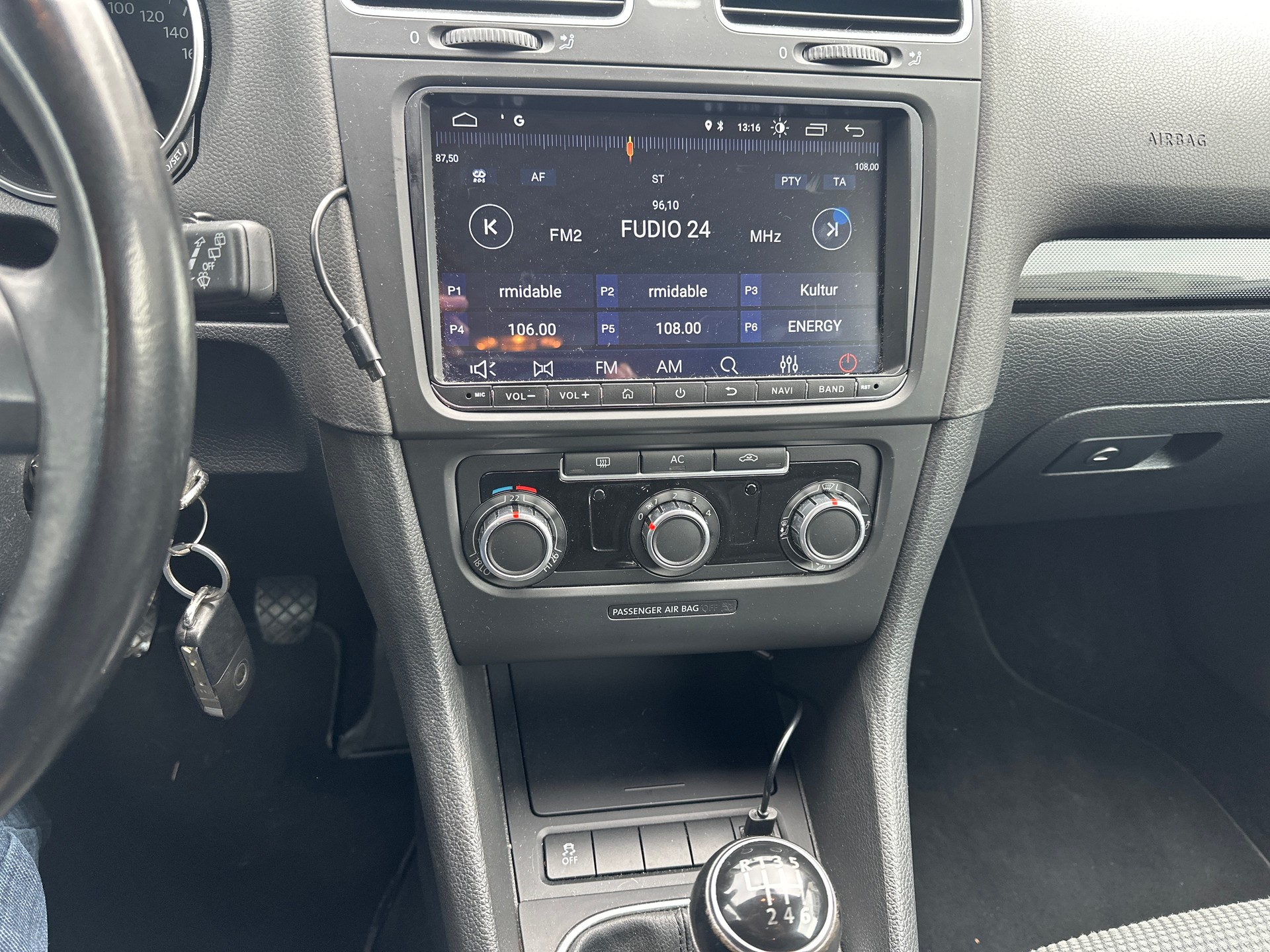 VW Golf 1.4 TSI Highline-image-14