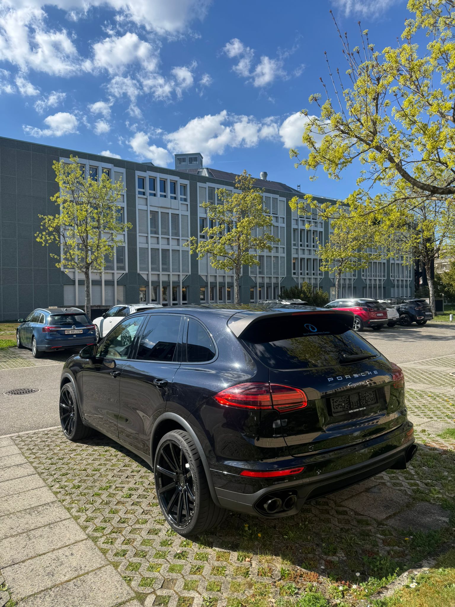 PORSCHE Cayenne S-image-2