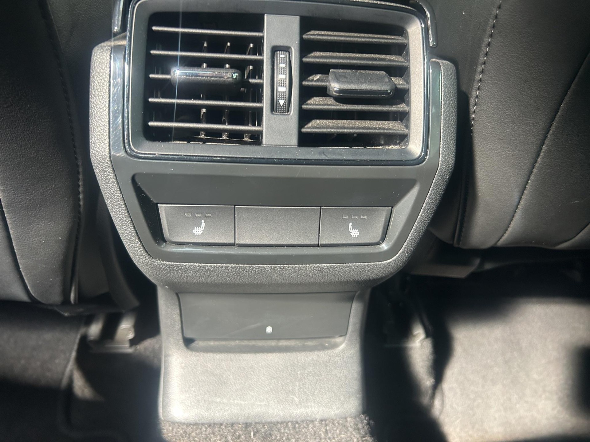SKODA Karoq 2.0 TSI SportLine 4x4 DSG-image-14