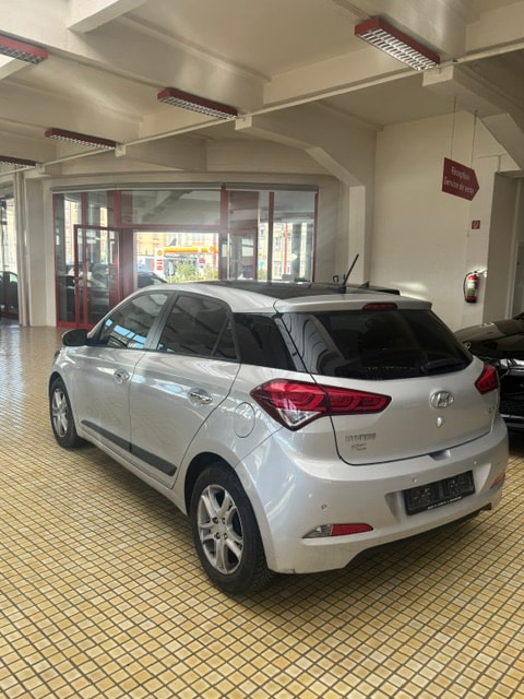 HYUNDAI i20 1.4 Vertex Automatic-image-1