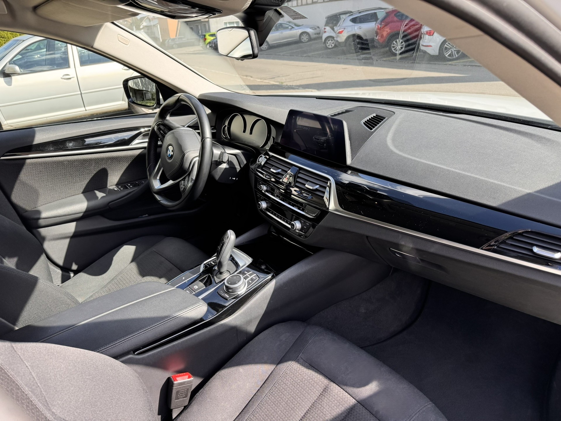 BMW 520d Essential Edition Touring-image-7