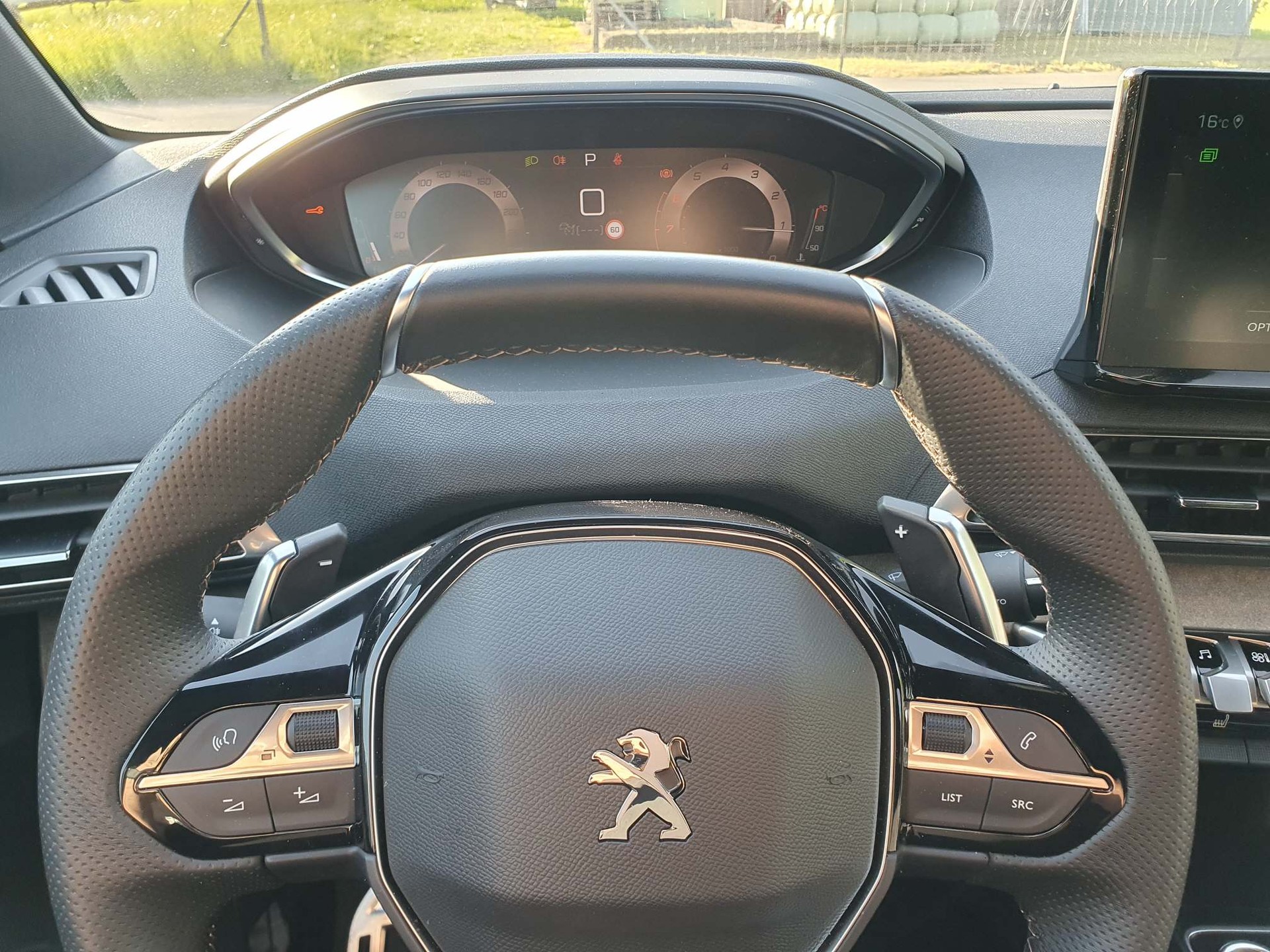 PEUGEOT 3008 1.2 Allure Premium GT Turbo-image-12