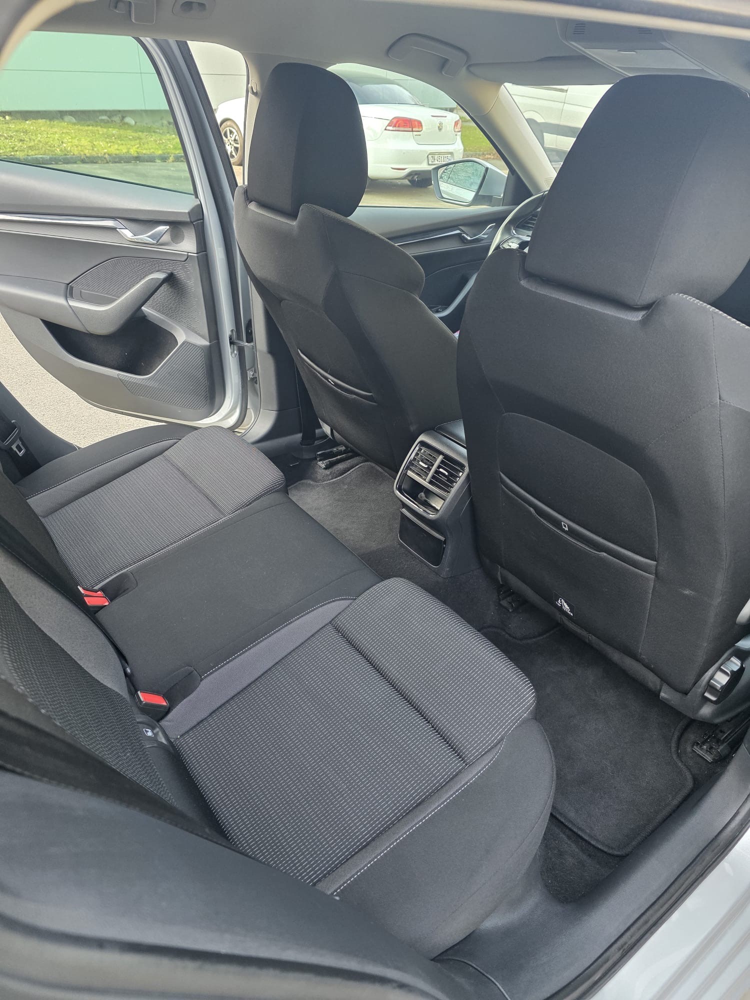 SKODA Octavia Combi 2.0 TDI DSG SportLine 4x4-image-5