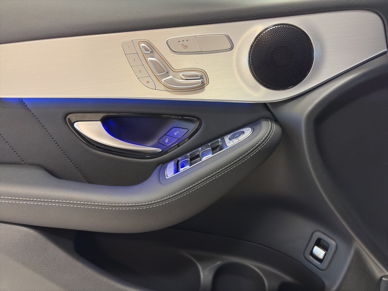 MERCEDES-BENZ GLC 200 AMG Line 4Matic-image-5