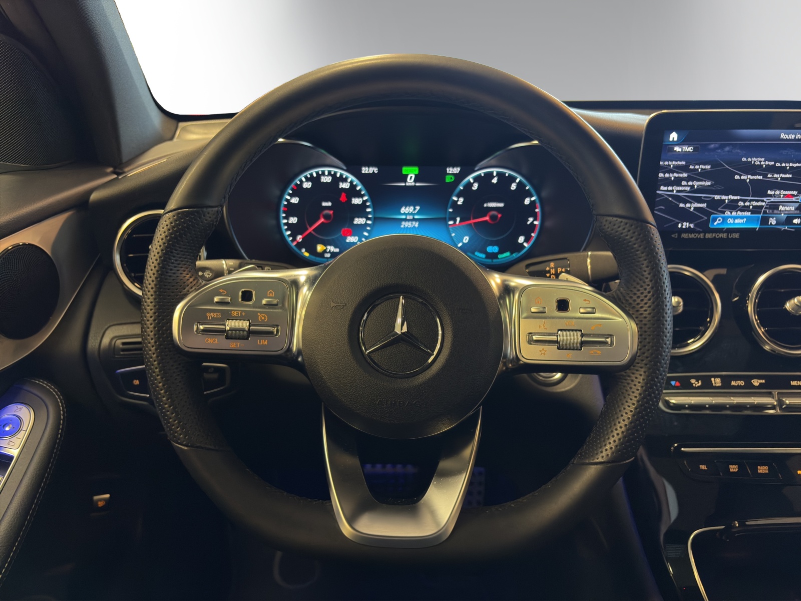 MERCEDES-BENZ GLC 200 AMG Line 4Matic-image-12