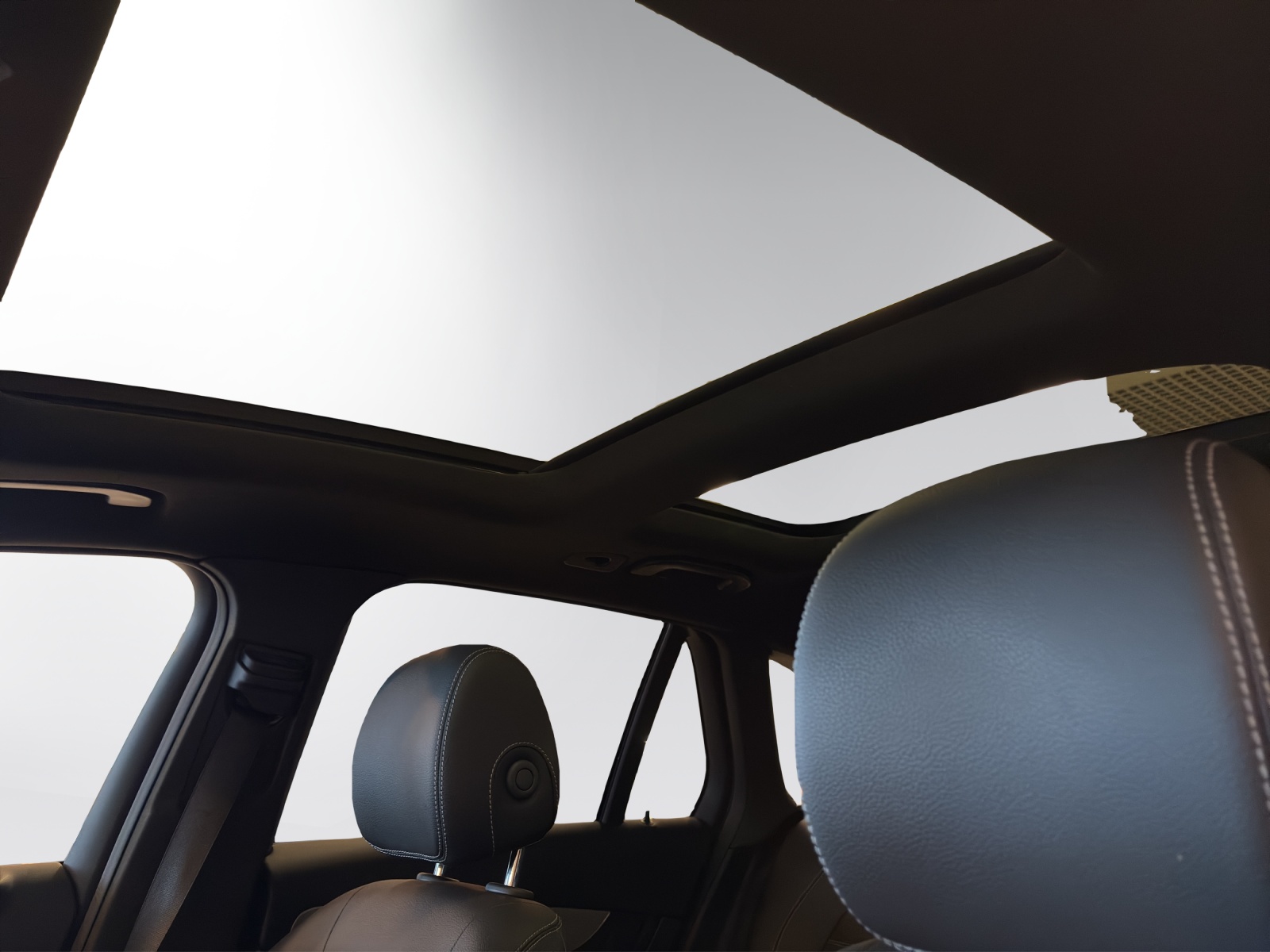 MERCEDES-BENZ GLC 200 AMG Line 4Matic-image-7