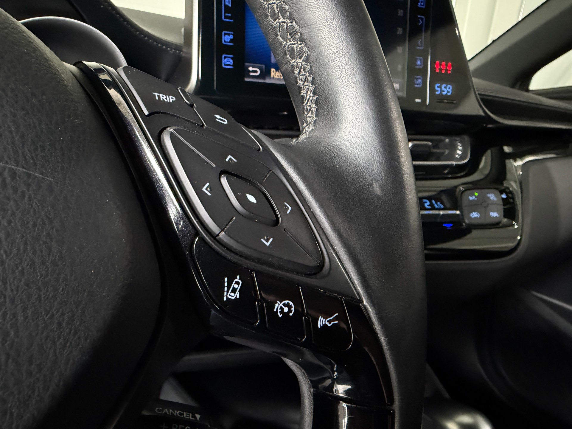 TOYOTA C-HR 1.2 Turbo Premium 4WD Multidrive S inkl. Werksgarantie-image-8