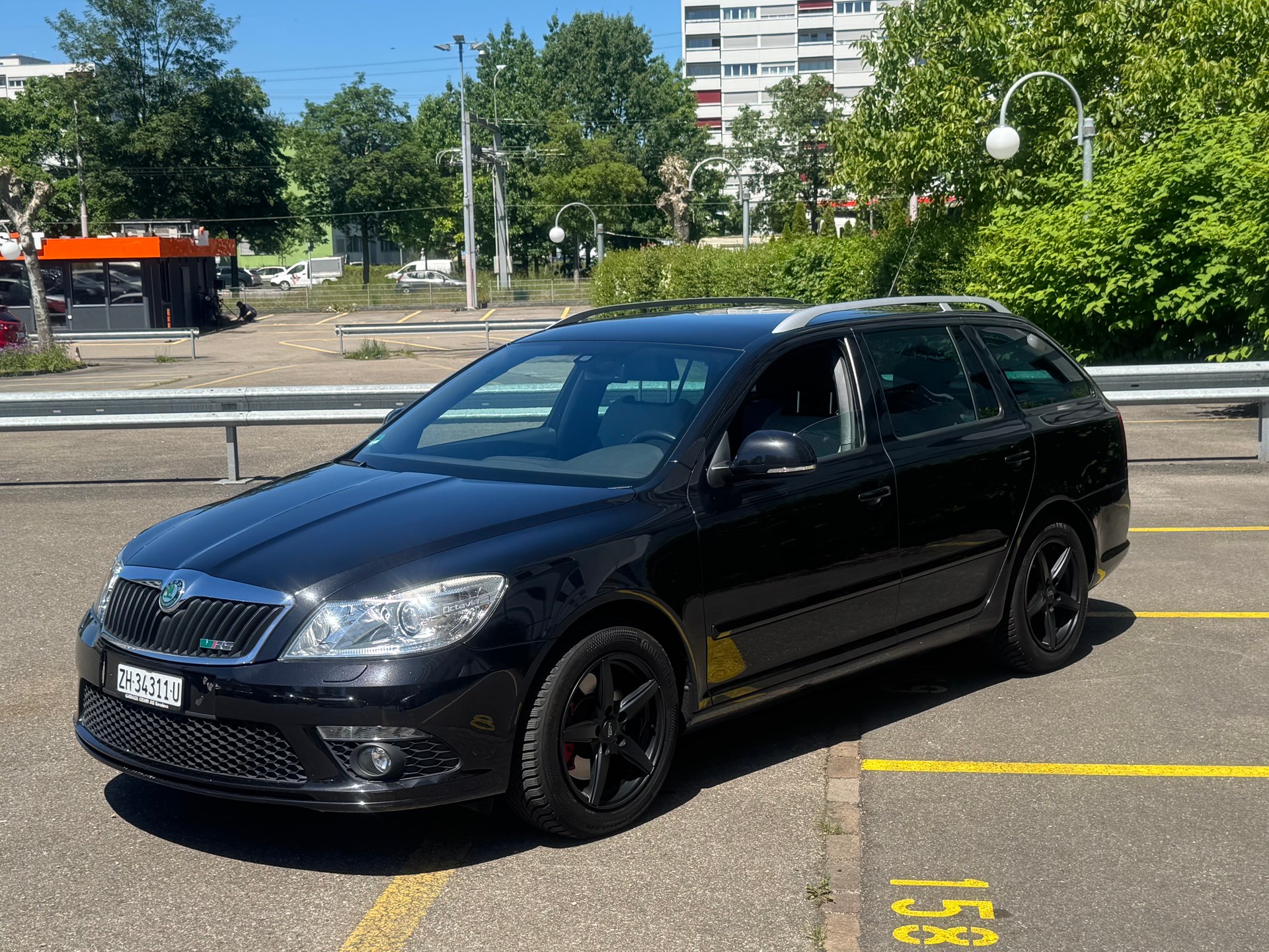 SKODA Octavia Combi 2.0 TSI RS-image-0
