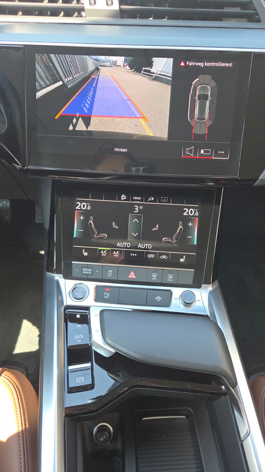 AUDI Q8 55 e-tron advanced quattro-image-10