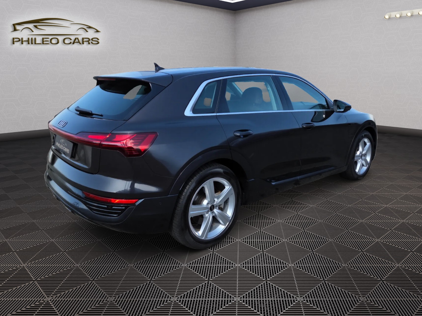 AUDI Q8 55 e-tron advanced quattro-image-5