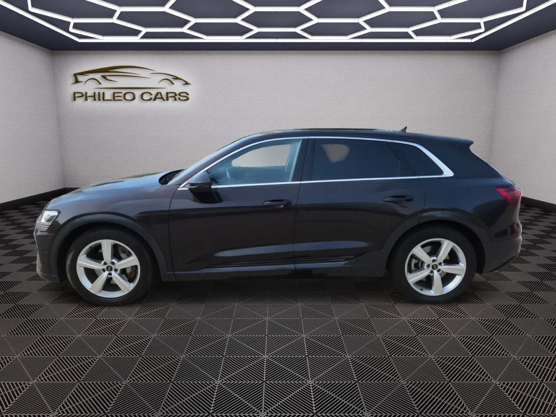 AUDI Q8 55 e-tron advanced quattro-image-3