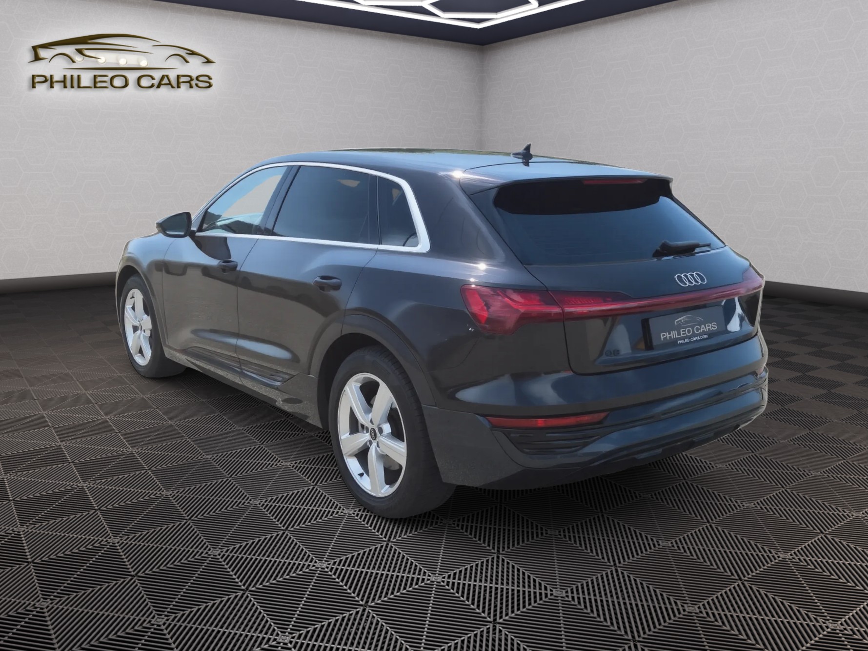 AUDI Q8 55 e-tron advanced quattro-image-6