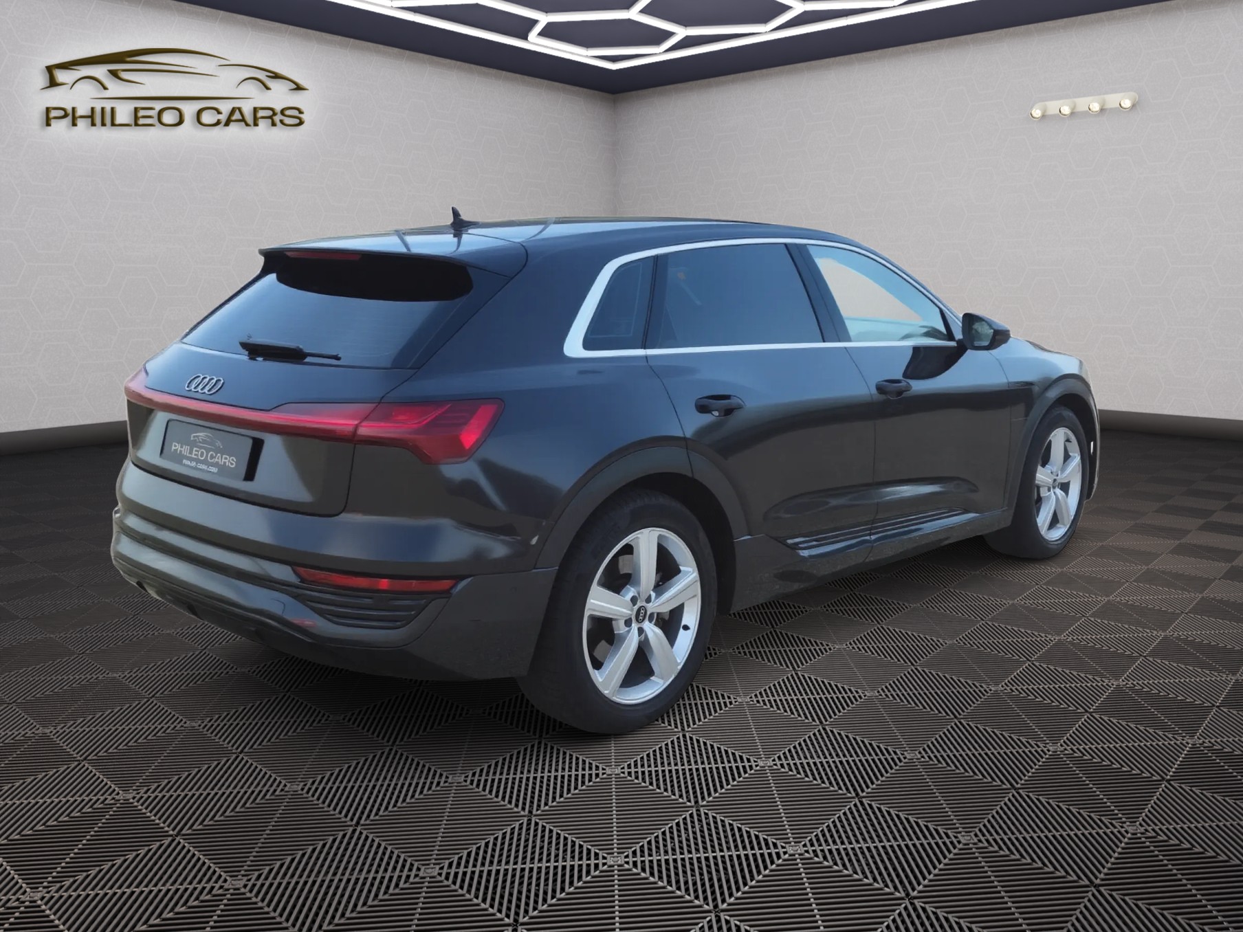 AUDI Q8 55 e-tron advanced quattro-image-5
