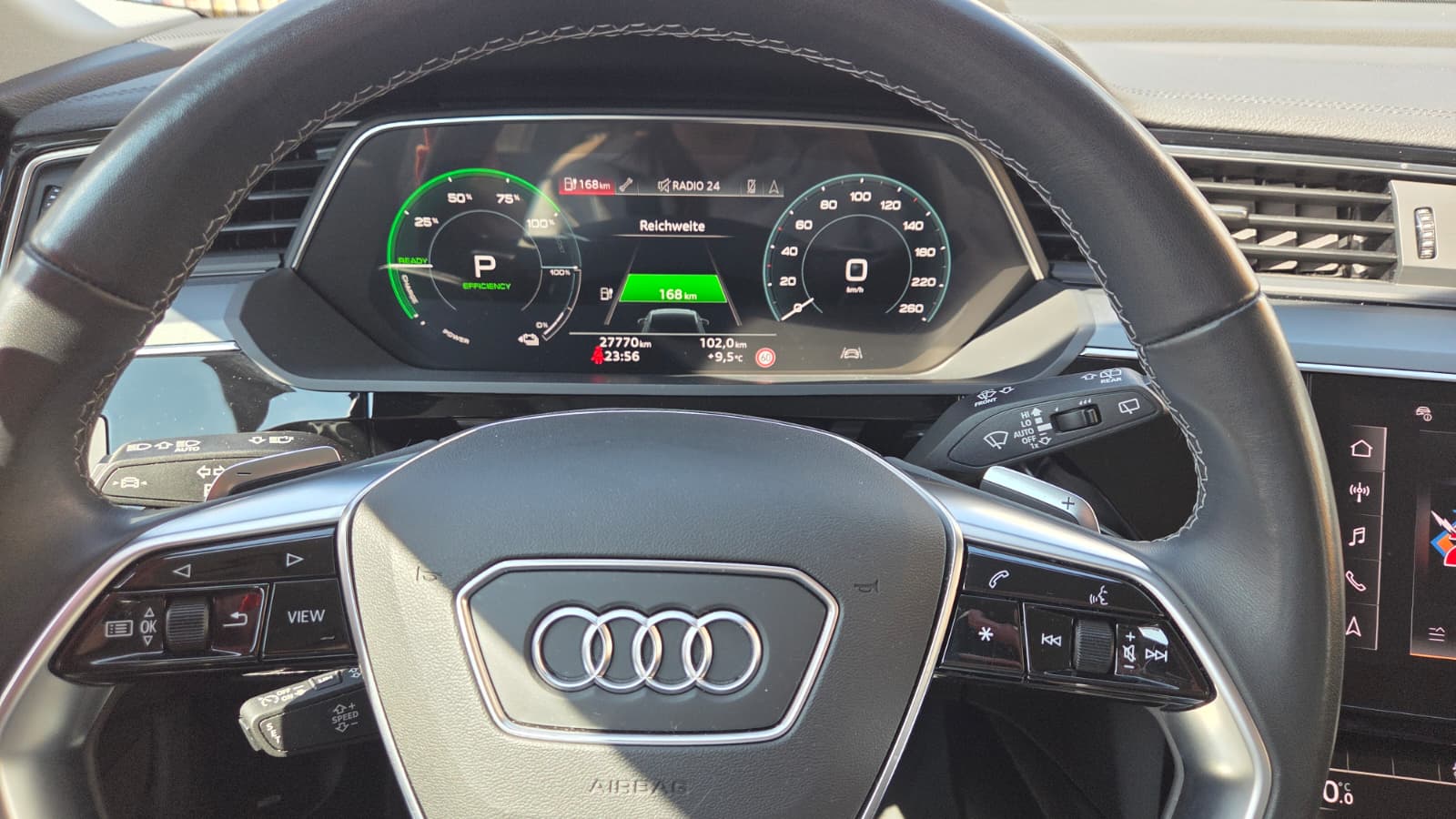 AUDI Q8 55 e-tron advanced quattro-image-9