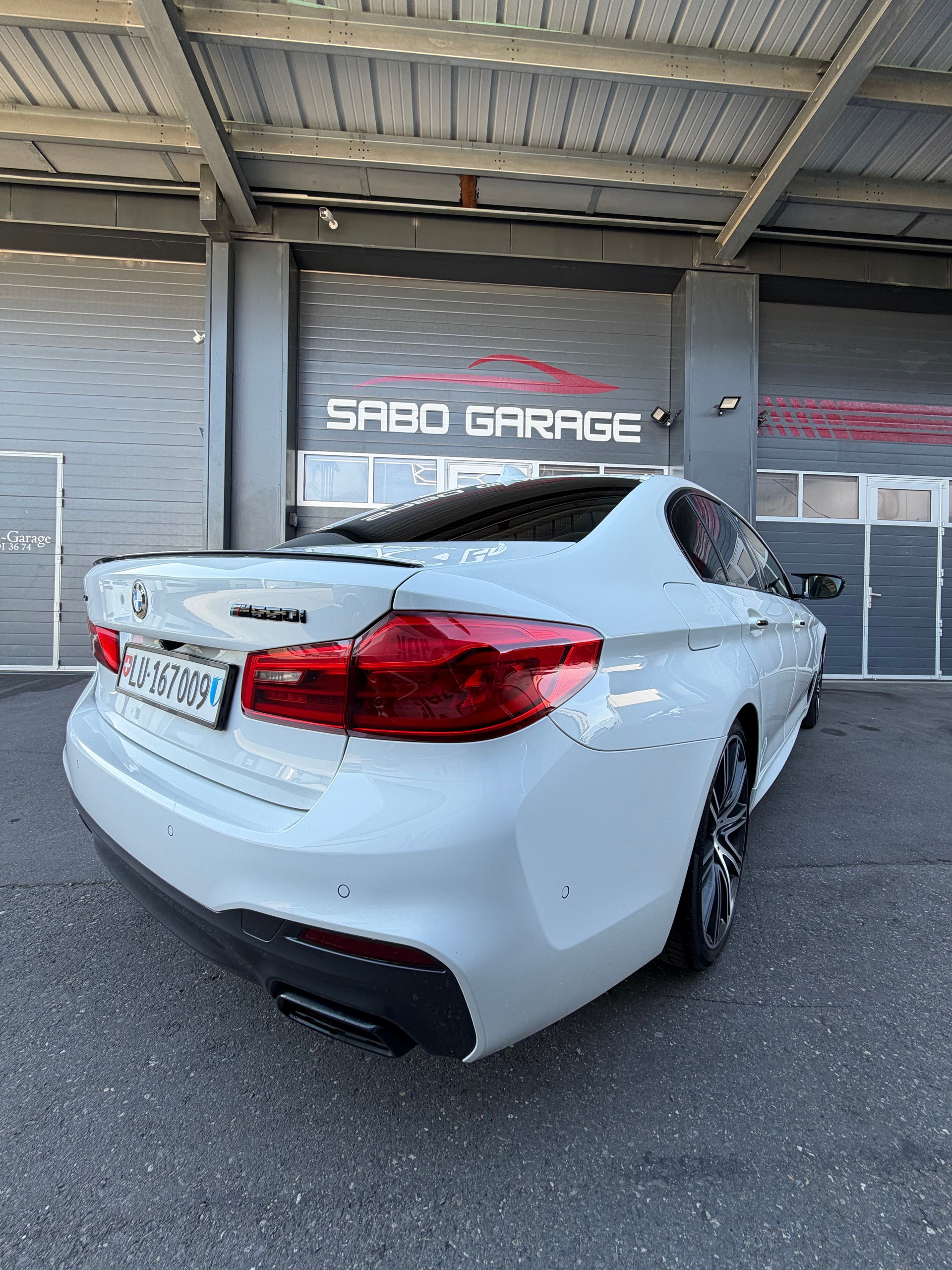 BMW Serie 5 G30 M550i xDrive-image-3