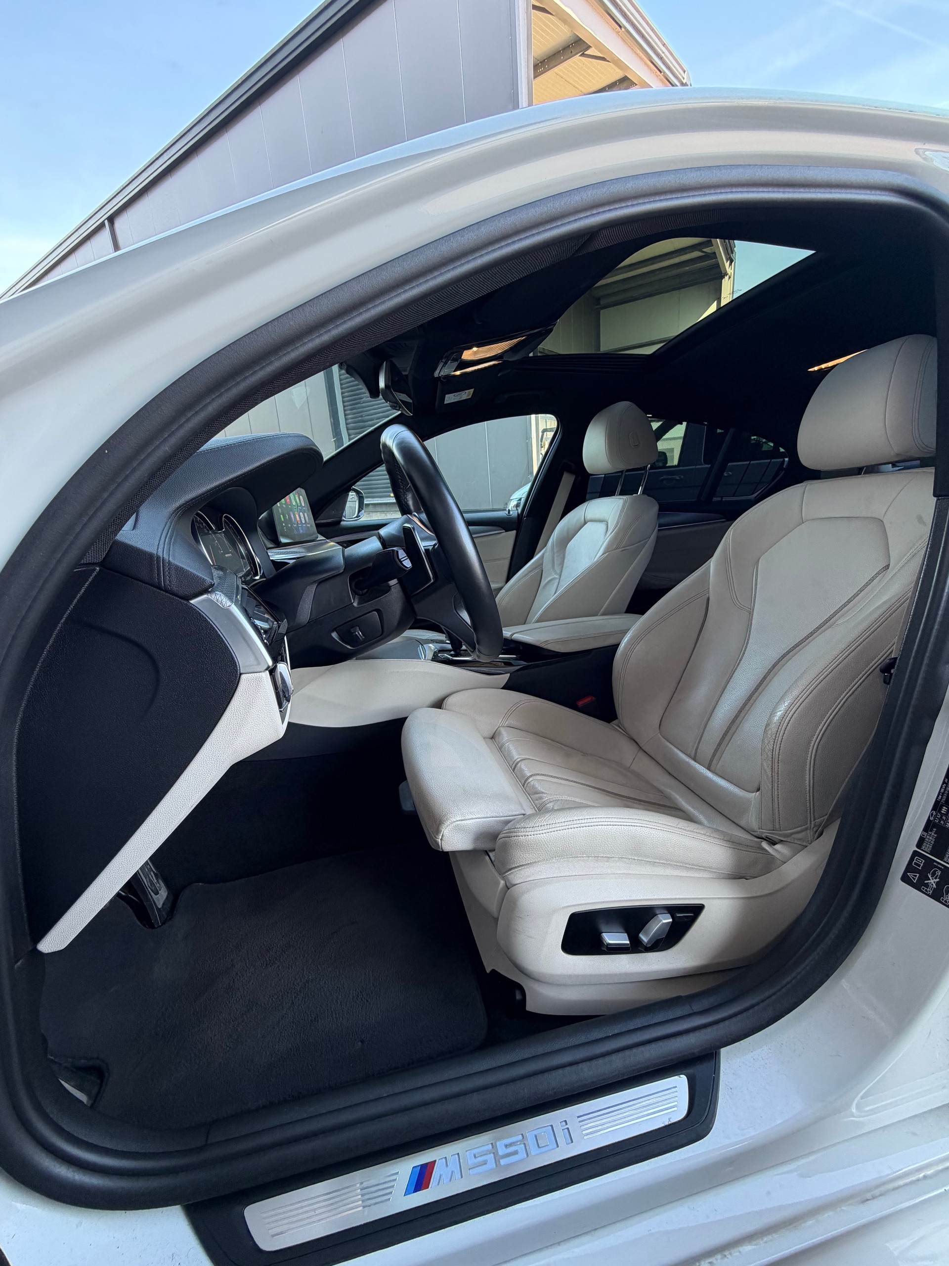 BMW Serie 5 G30 M550i xDrive-image-5