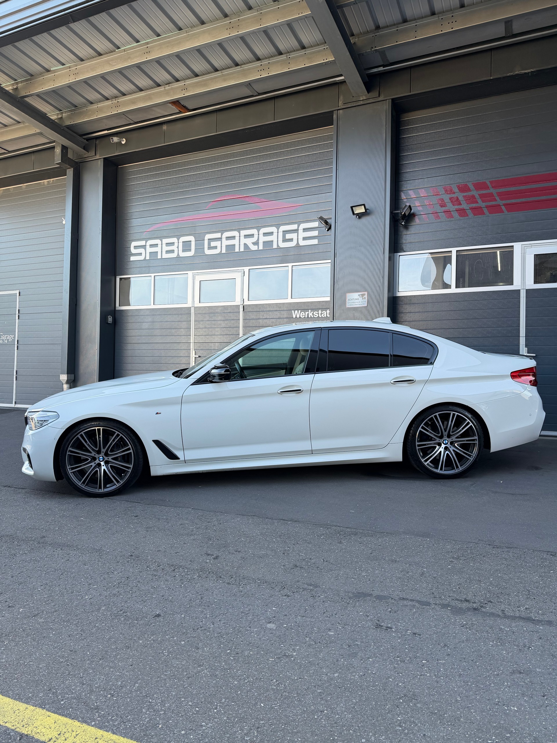 BMW Serie 5 G30 M550i xDrive-image-1