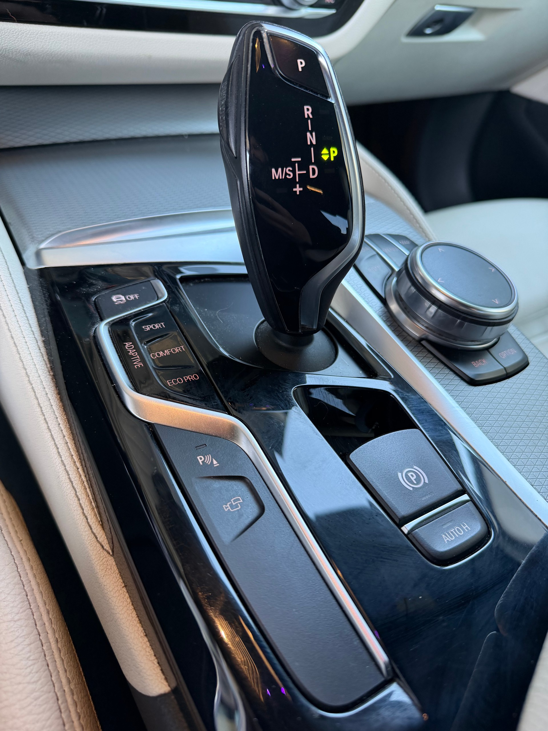 BMW Serie 5 G30 M550i xDrive-image-7