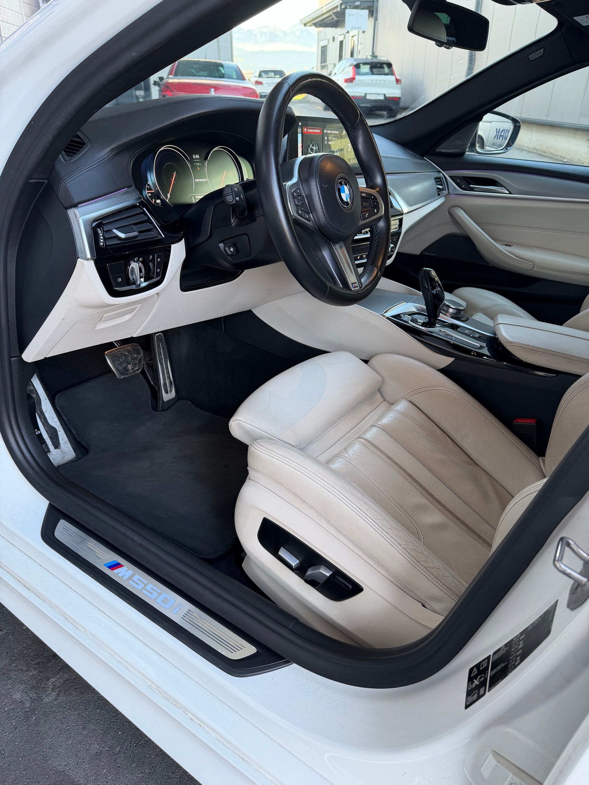 BMW Serie 5 G30 M550i xDrive-image-4