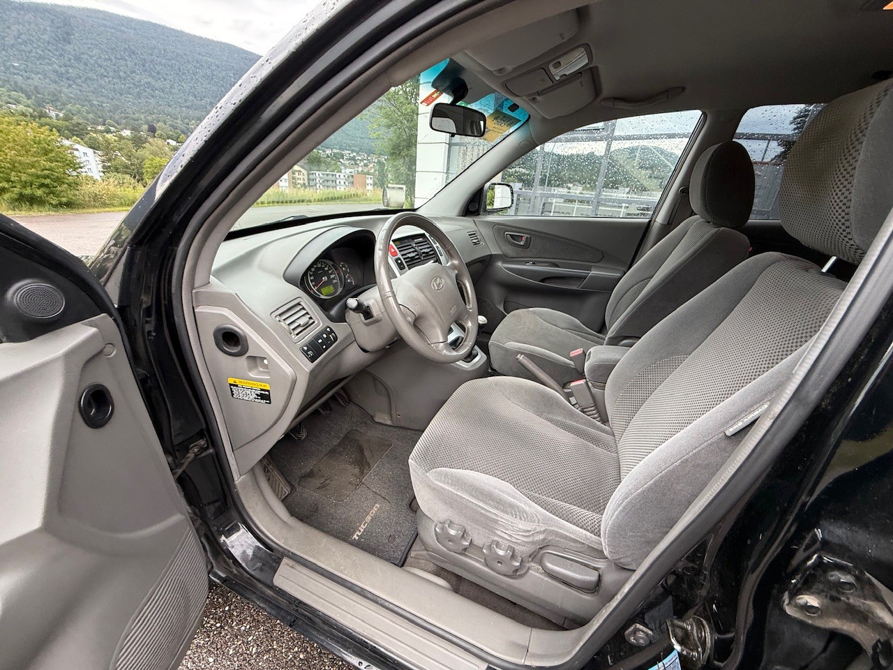 HYUNDAI Tucson 2.0 16V Comfort City 2WD-image-12