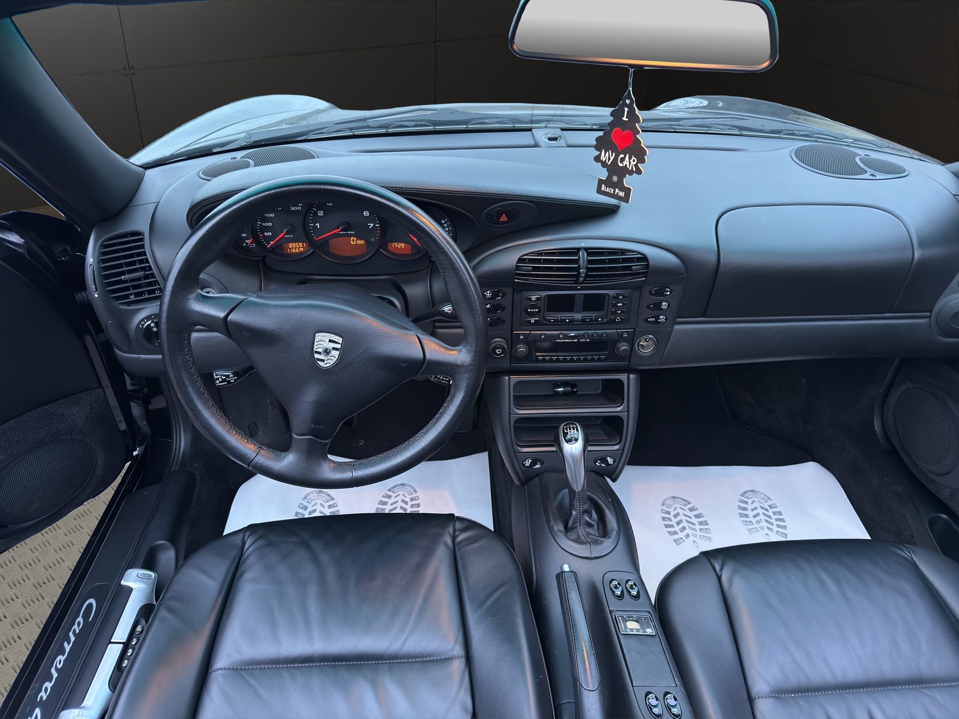 PORSCHE 911 Carrera 4 Cabrio-image-8