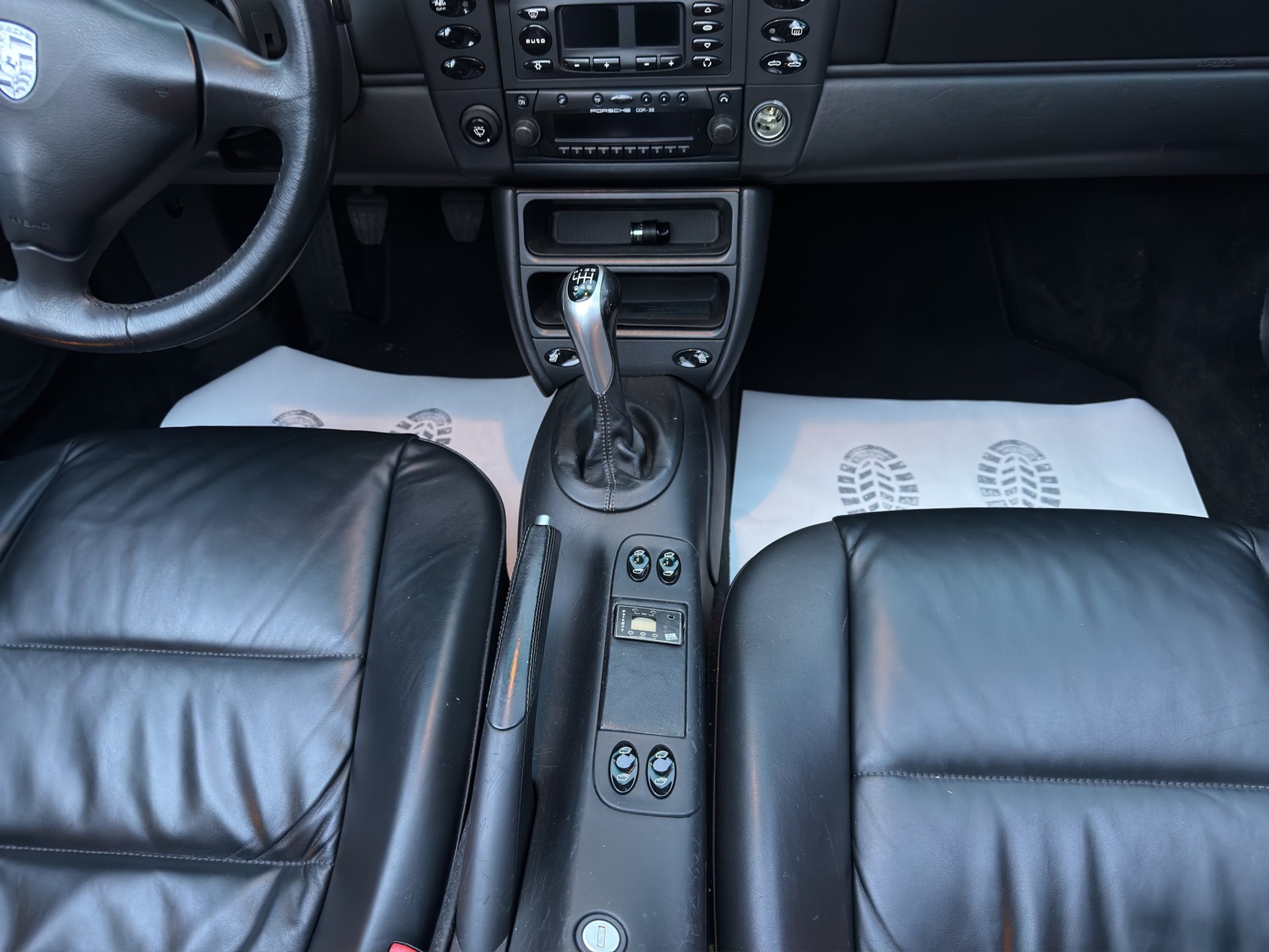 PORSCHE 911 Carrera 4 Cabrio-image-10