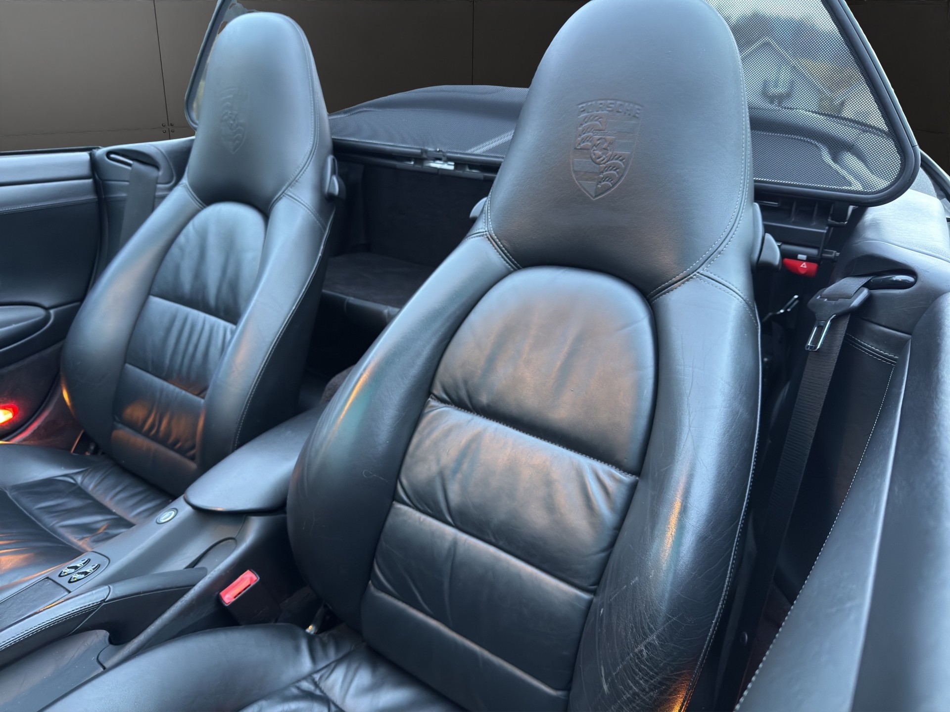 PORSCHE 911 Carrera 4 Cabrio-image-9