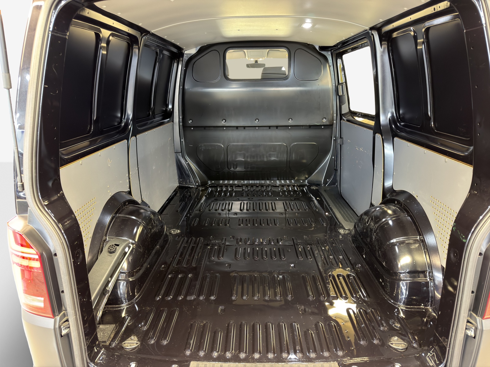 VW T6.1 2.0 TDI DSG-image-12