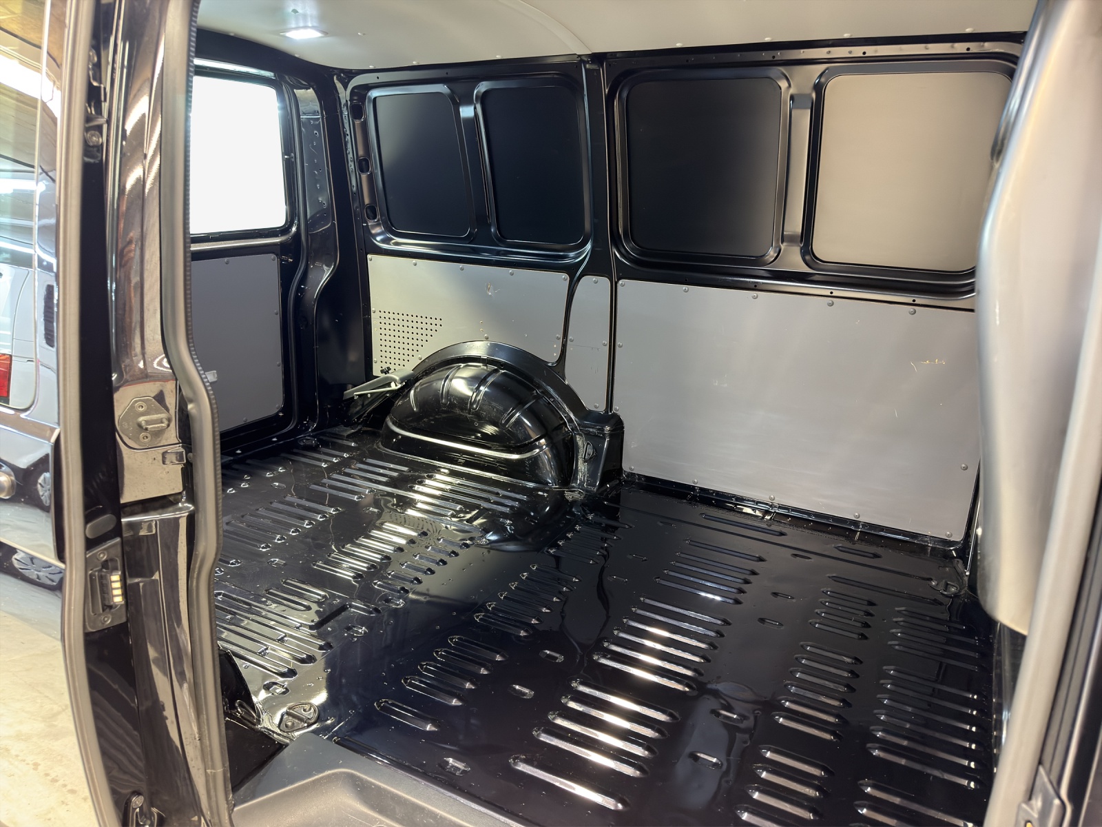 VW T6.1 2.0 TDI DSG-image-11