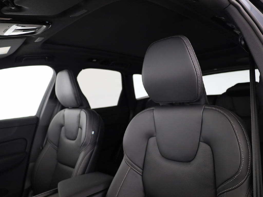 VOLVO XC60 2.0 T8 TE Black Edition eAWD-image-4